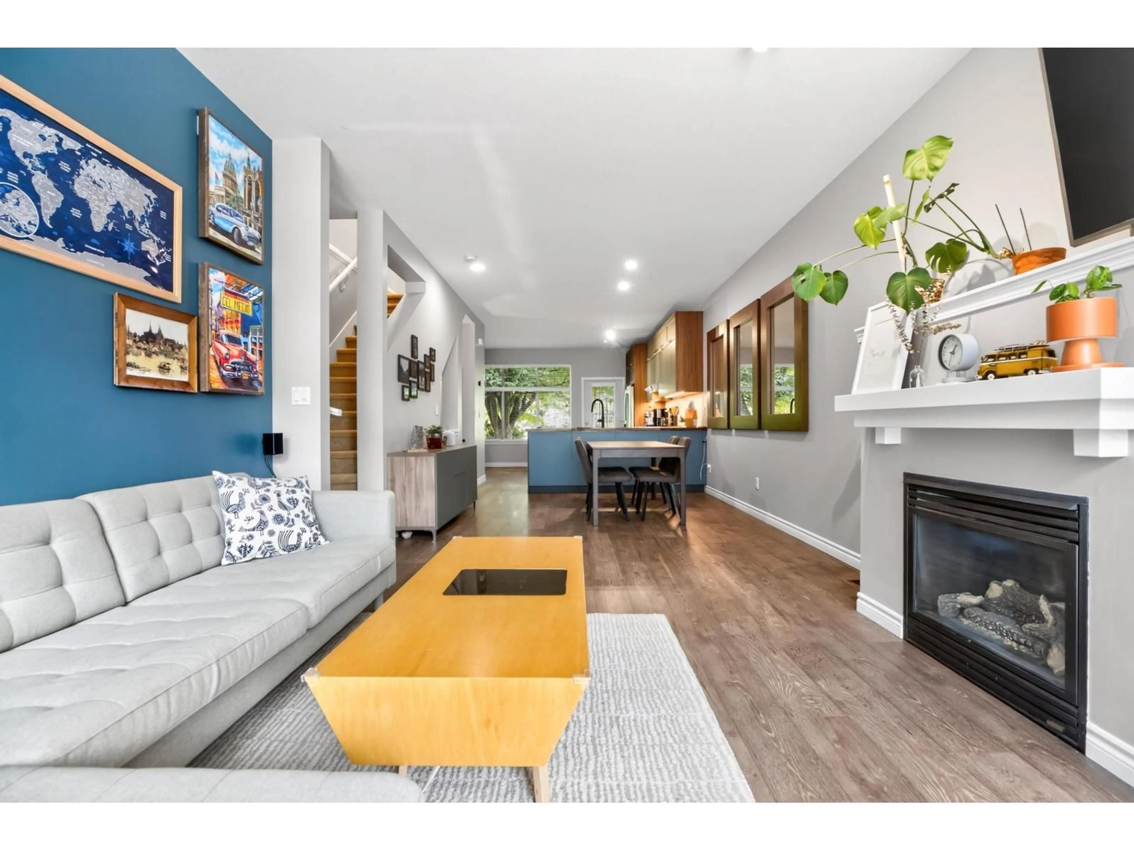 Living room with furniture, wood/laminate floor for 26 - 18828 69 AVENUE, Surrey British Columbia V4N5L1