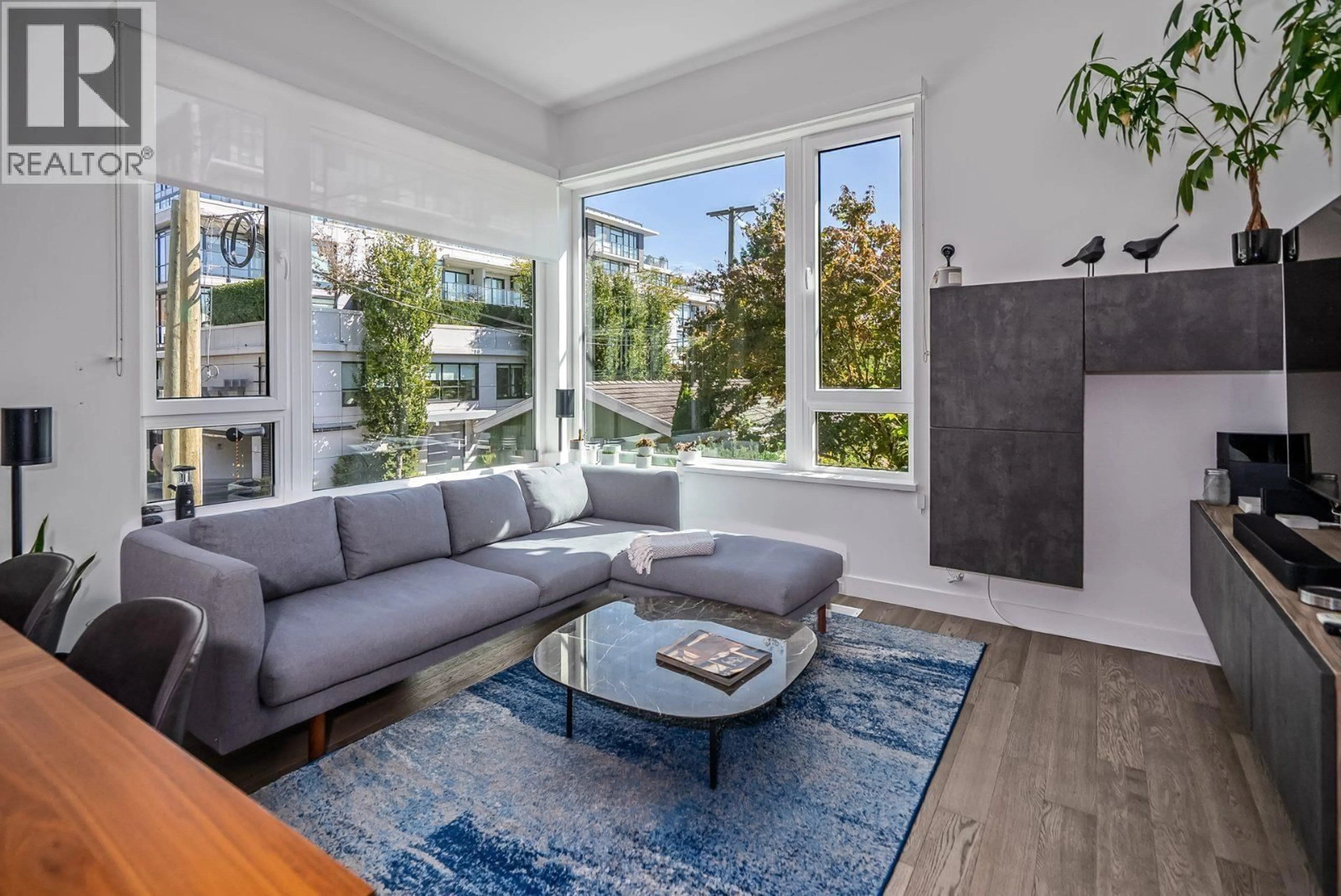 Living room with furniture, unknown for 487 26TH AVENUE, Vancouver British Columbia V5Y0M8