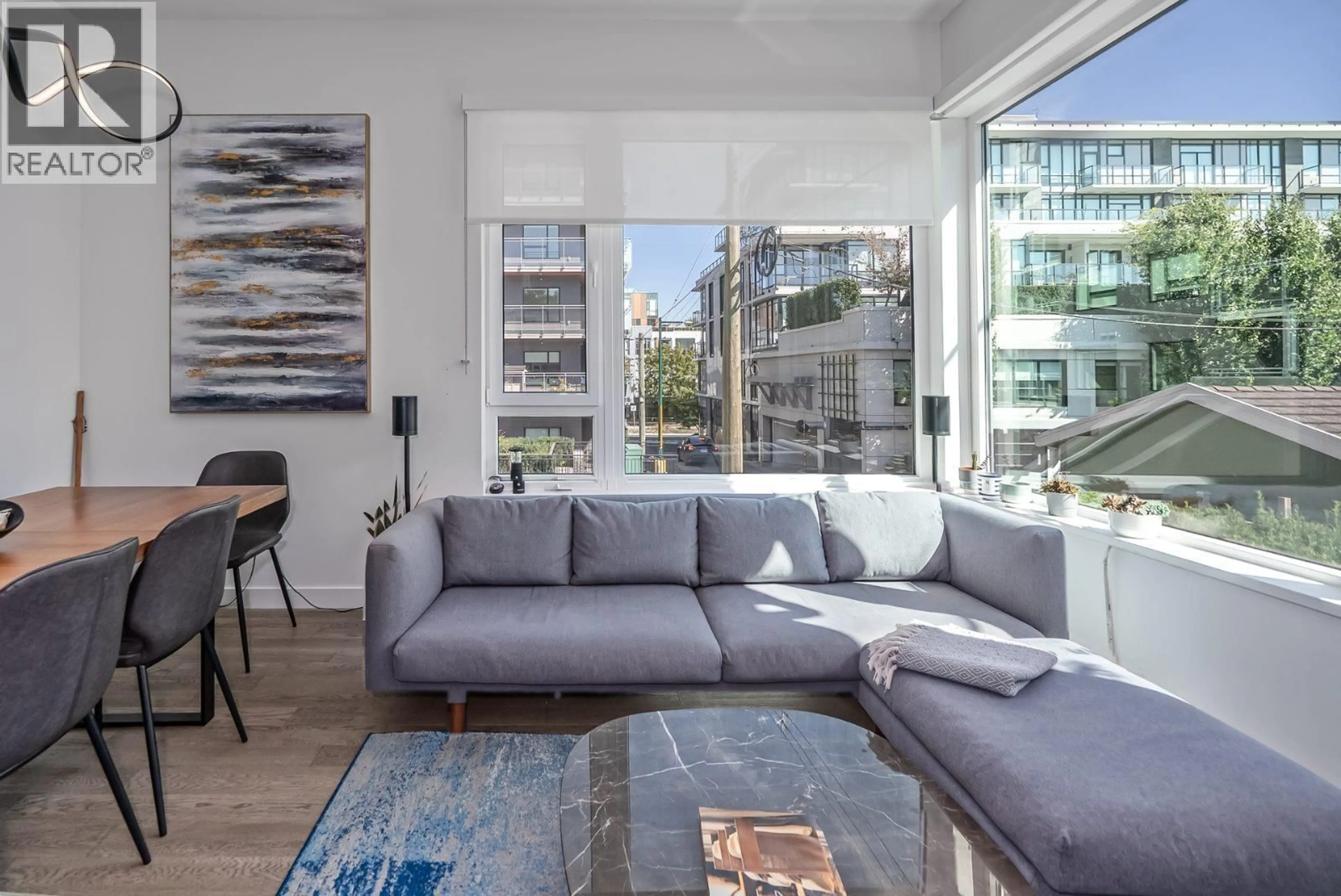 Living room with furniture, unknown for 487 26TH AVENUE, Vancouver British Columbia V5Y0M8