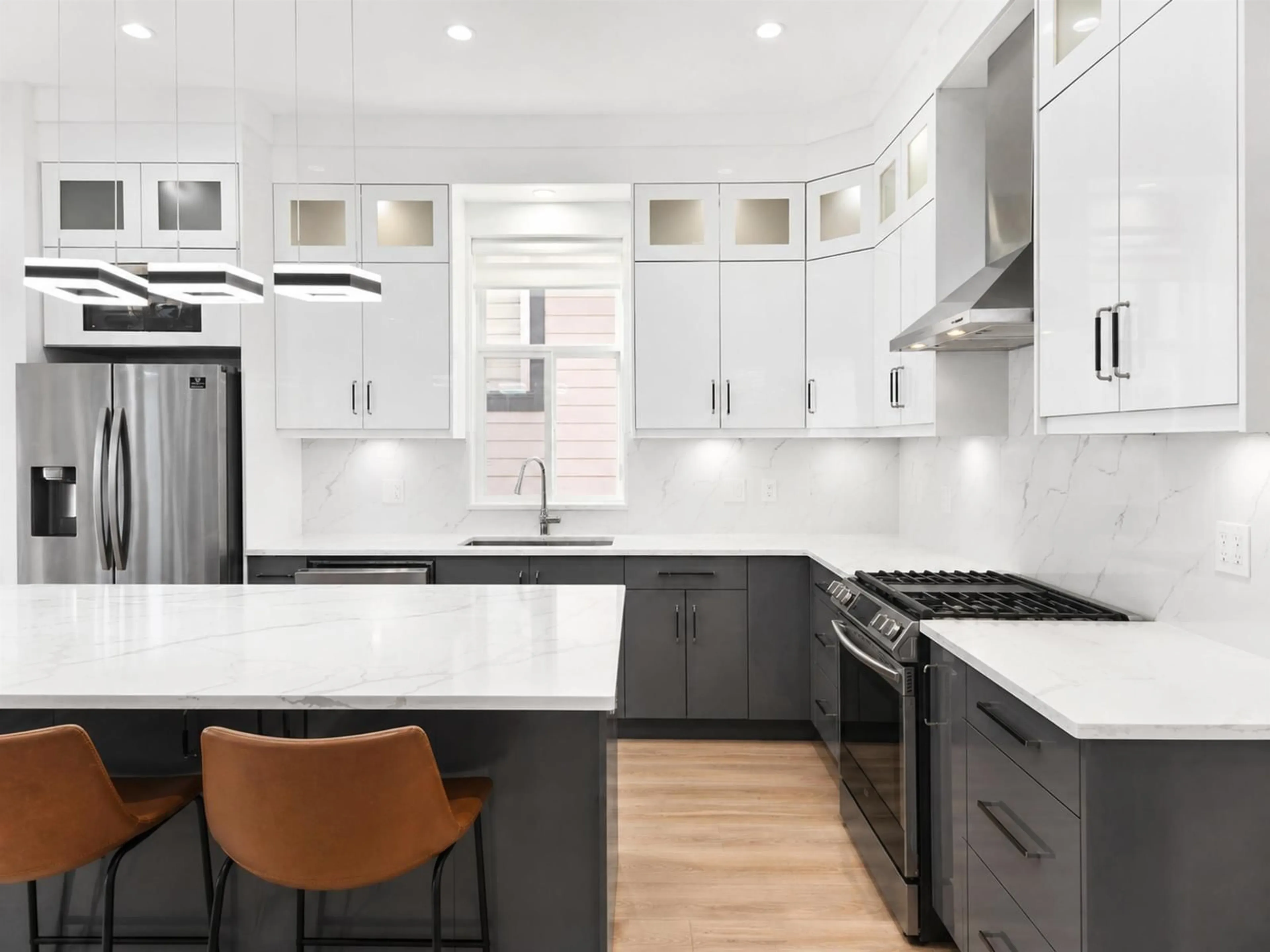 Contemporary kitchen, ceramic/tile floor for 7069 206 STREET, Langley British Columbia V2Y3J9