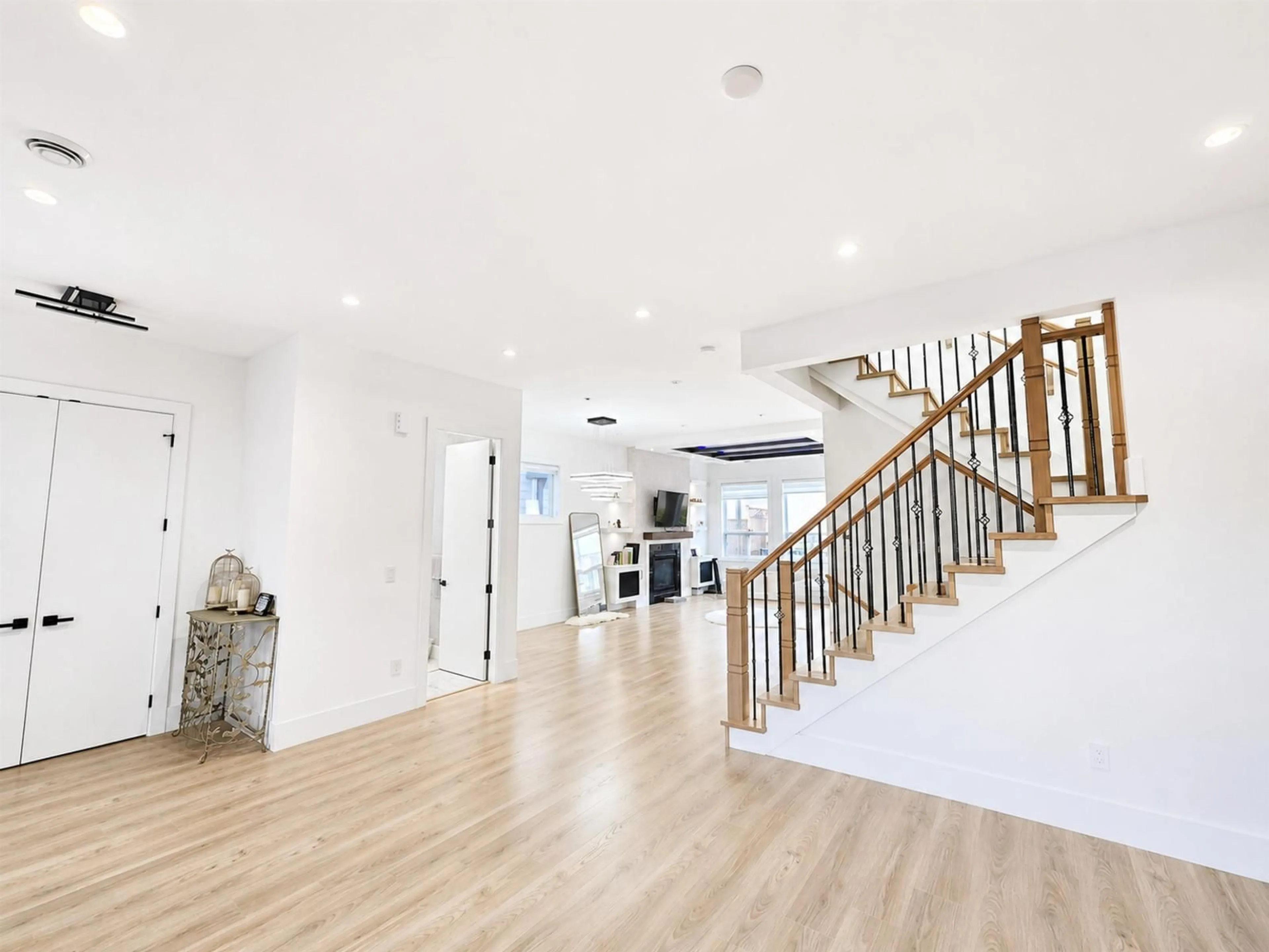 Indoor foyer for 7069 206 STREET, Langley British Columbia V2Y3J9