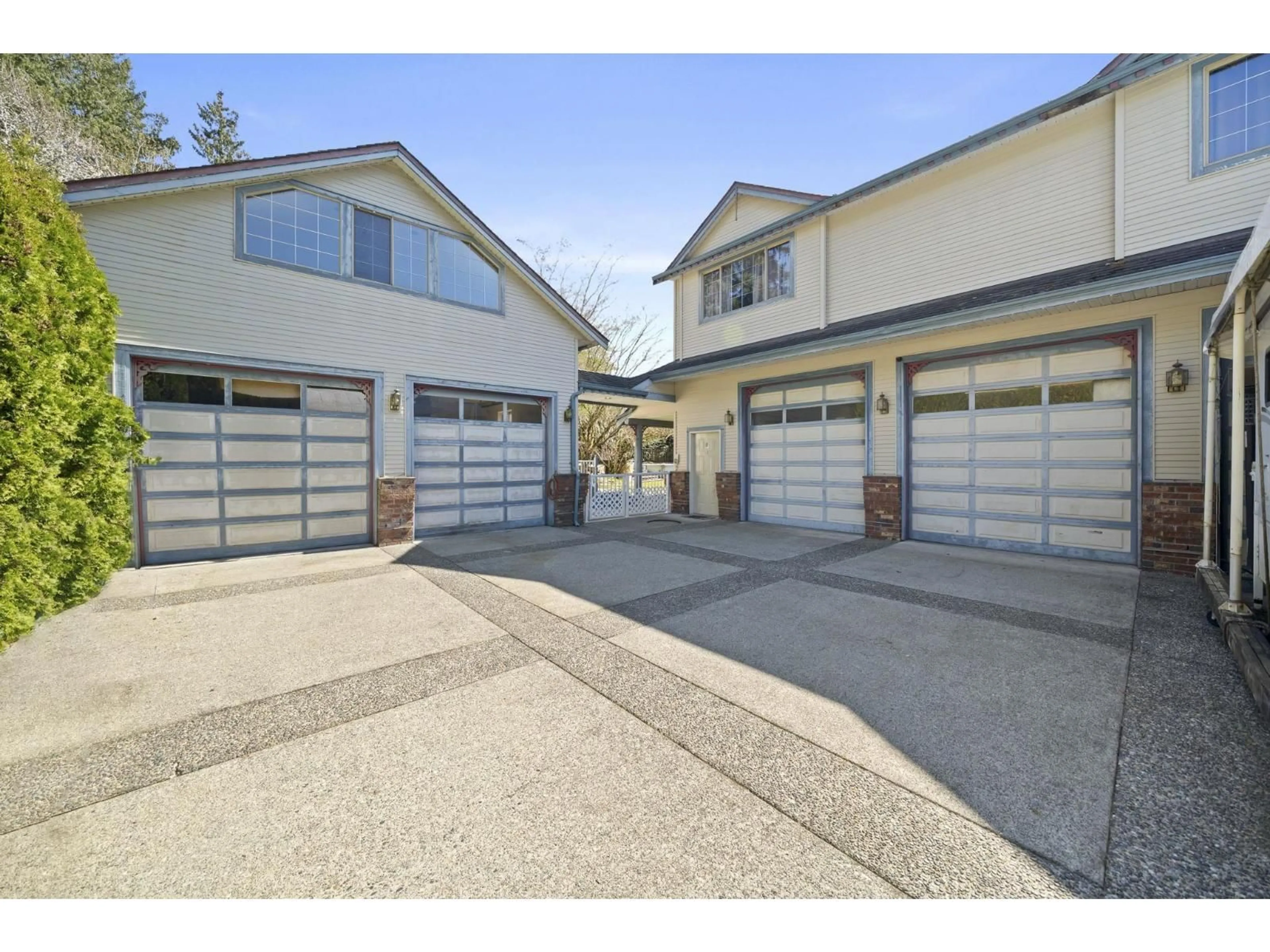 Indoor garage for 17968 68 AVENUE, Surrey British Columbia V3S8C3