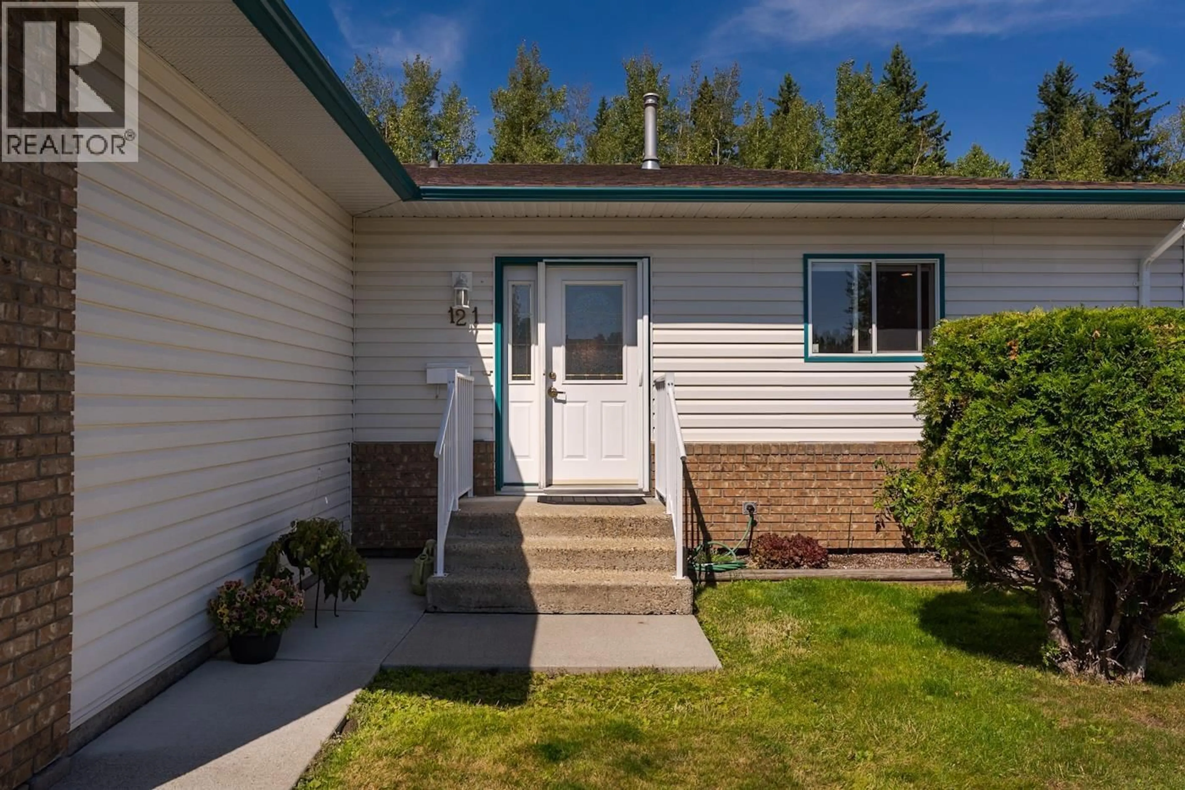Home with vinyl exterior material, street for 121 - 7180 ST LAWRENCE AVENUE, Prince George British Columbia V2N5C6