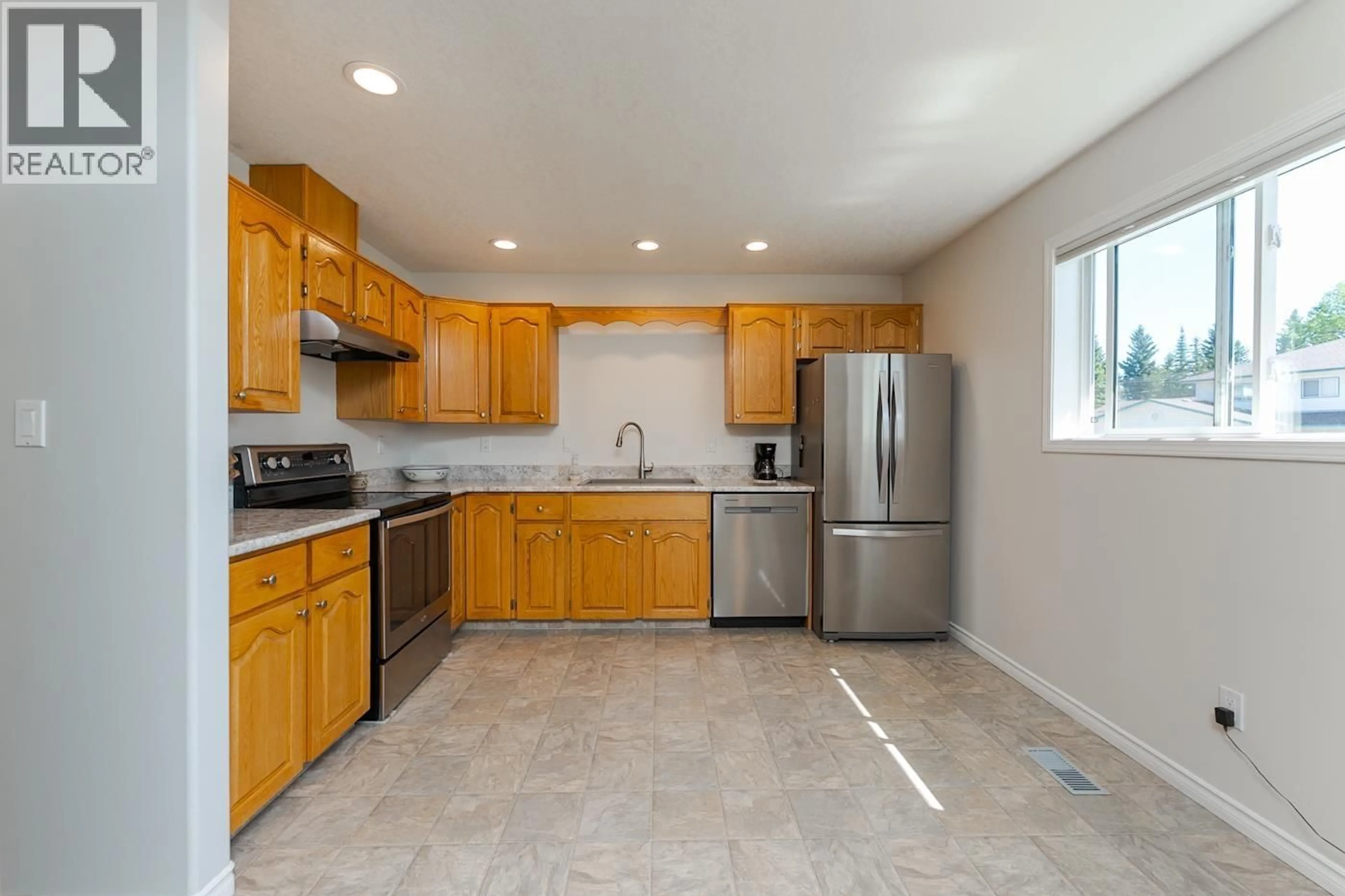 Standard kitchen, ceramic/tile floor for 121 - 7180 ST LAWRENCE AVENUE, Prince George British Columbia V2N5C6