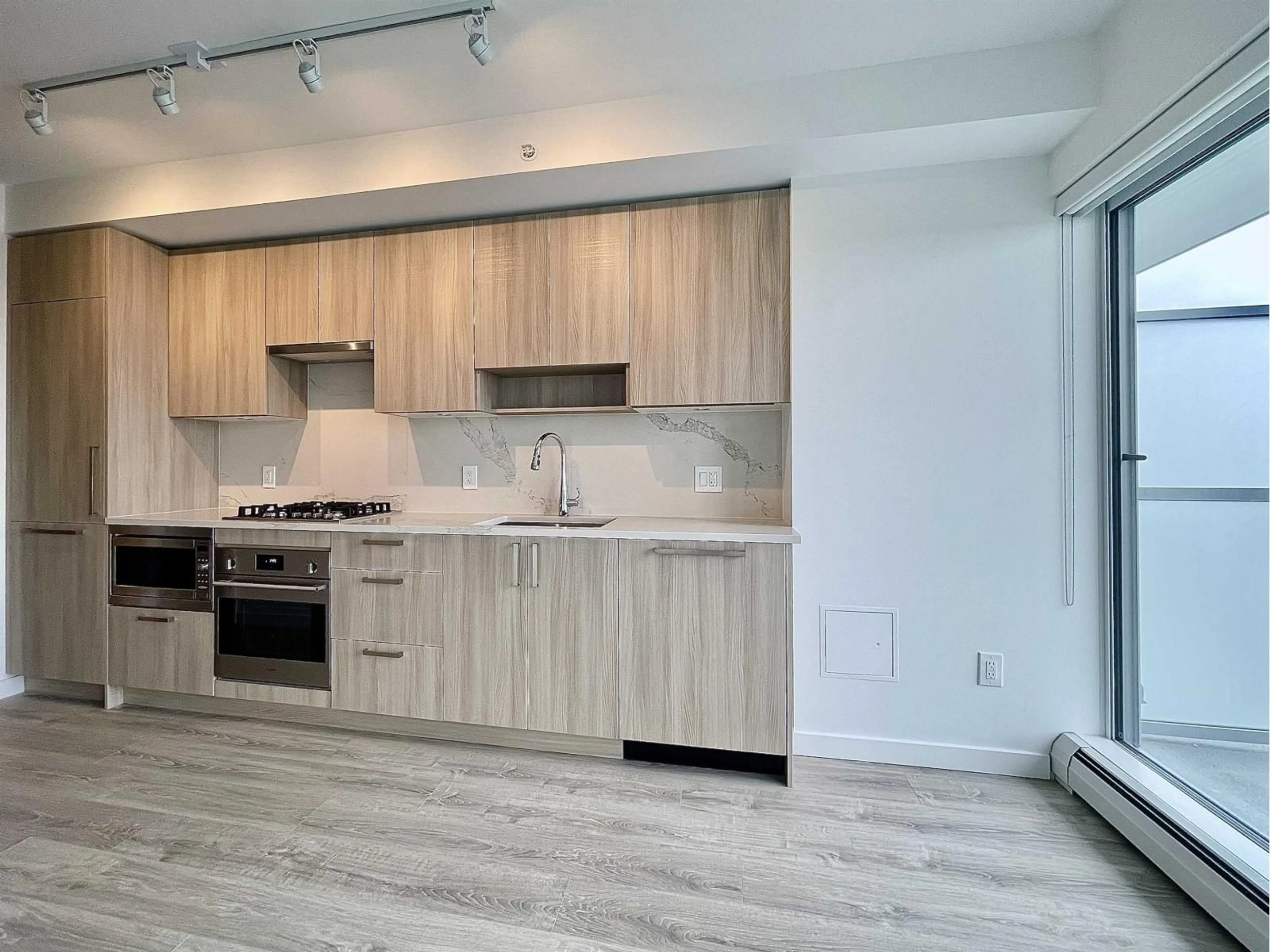 Open concept kitchen, wood/laminate floor for 3706 - 13350 CENTRAL AVENUE, Surrey British Columbia V3T0S1