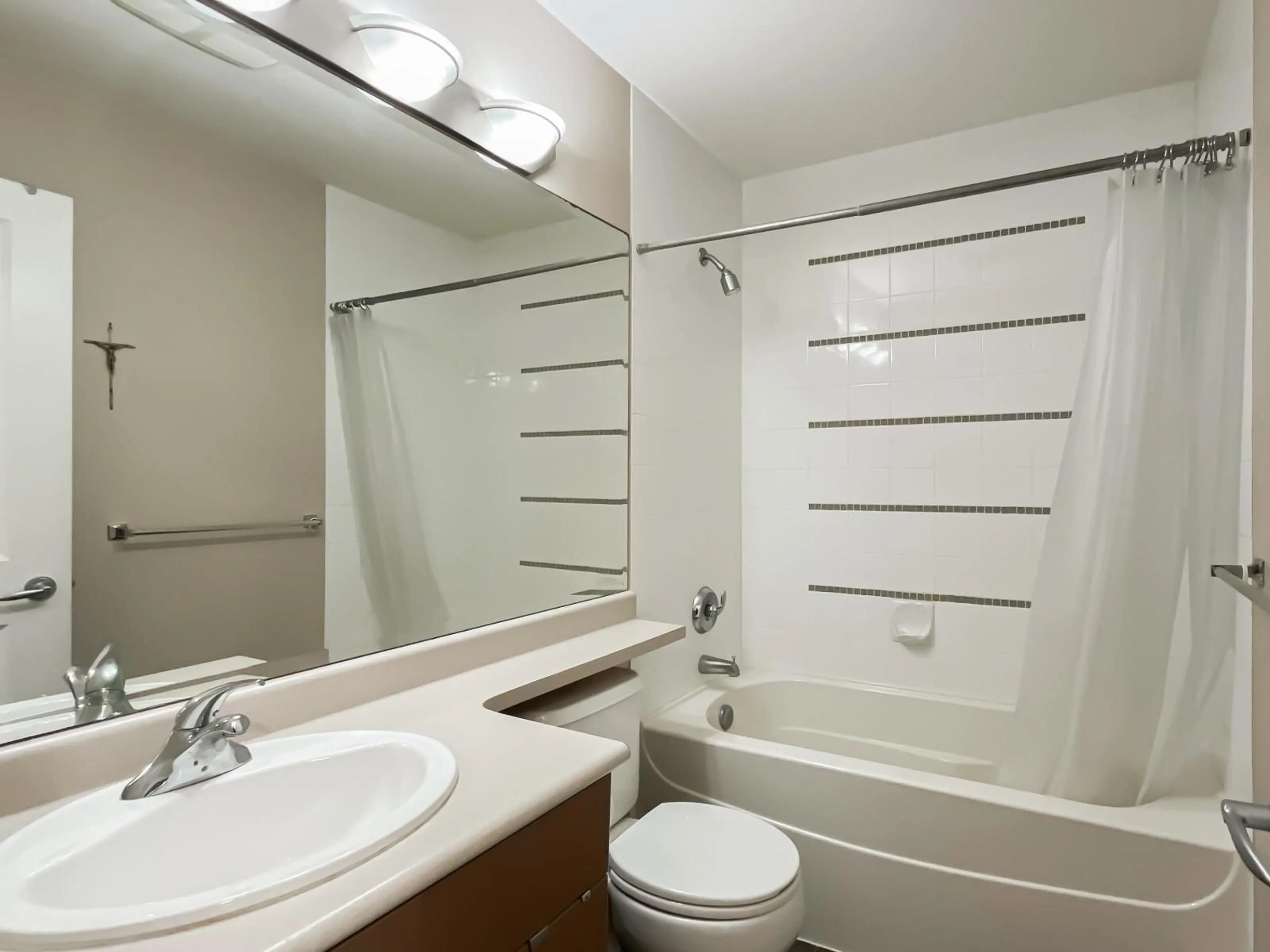 Standard bathroom, unknown for 191 - 18701 66 AVENUE, Surrey British Columbia V3S4P3