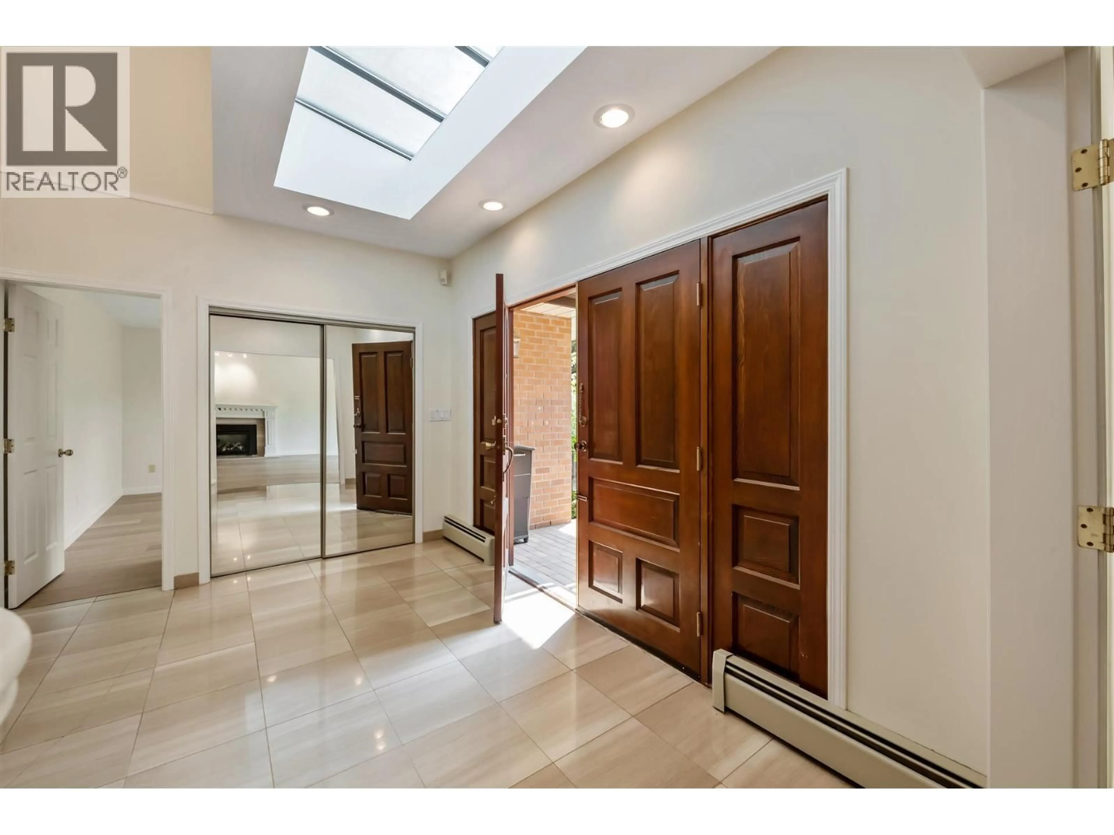Indoor foyer for 2855 37TH AVENUE, Vancouver British Columbia V6N2T7