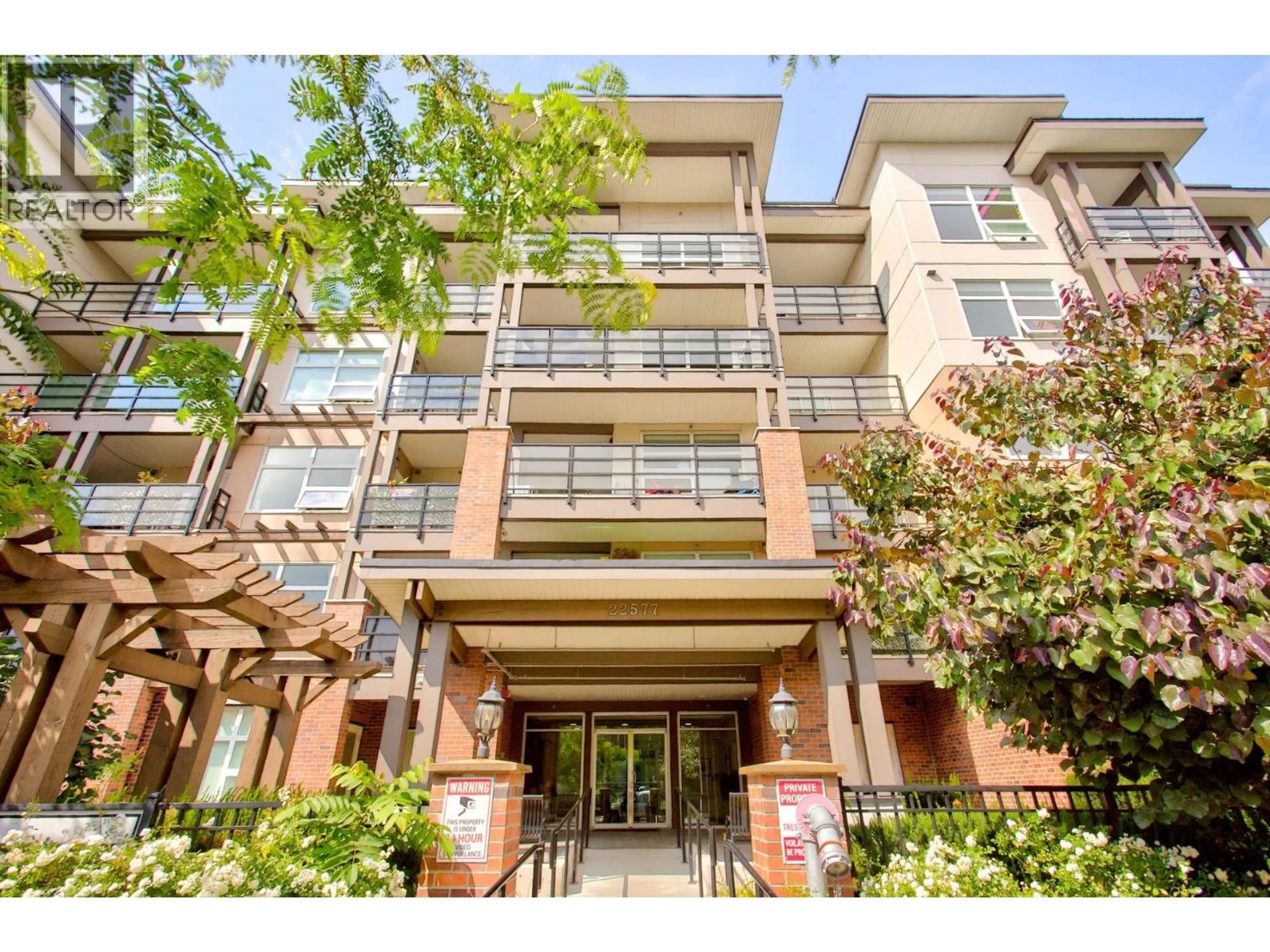 Indoor foyer for 401 - 22577 ROYAL CRESCENT, Maple Ridge British Columbia V2X2M2