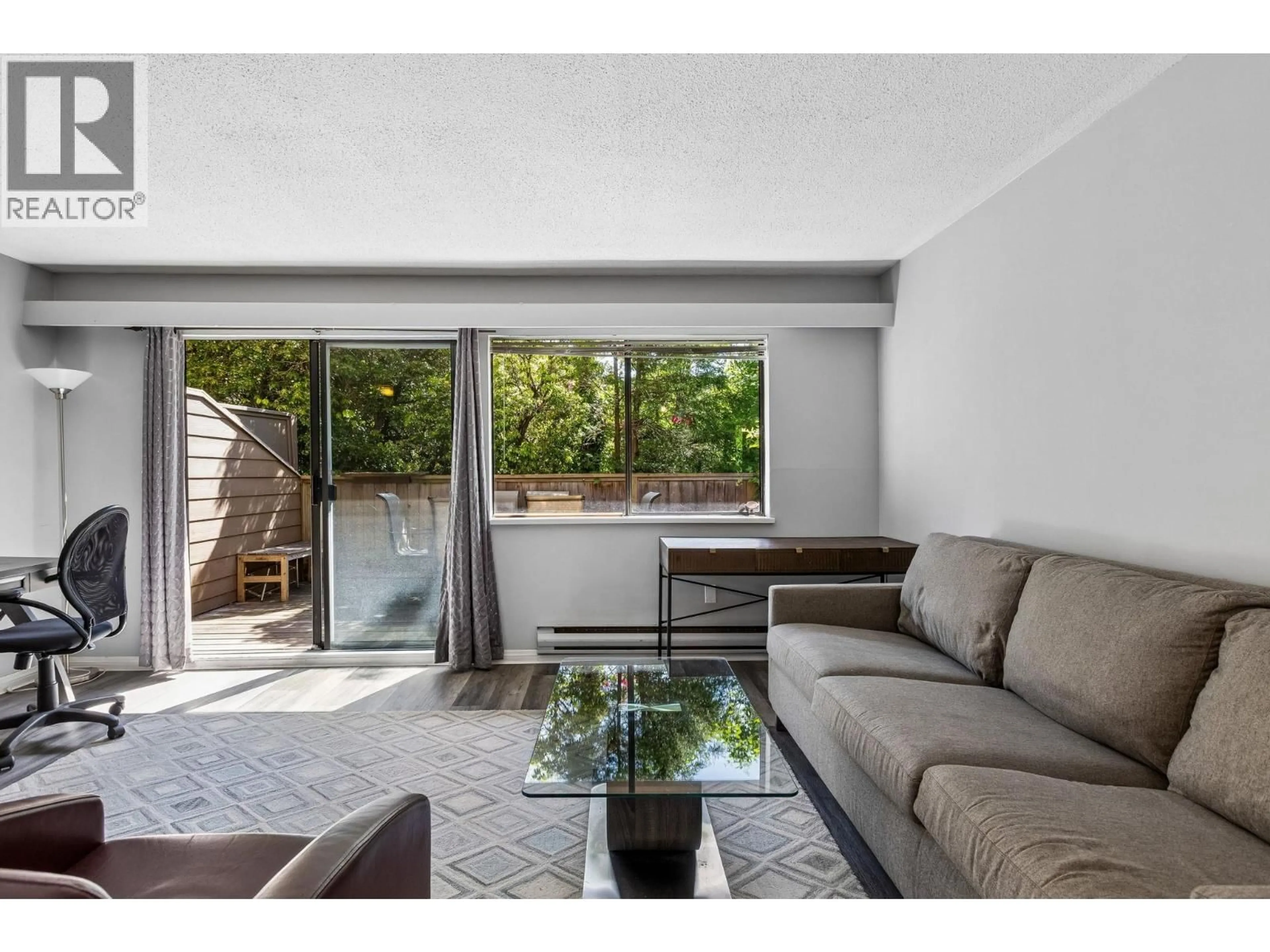 Living room with furniture, unknown for 102 - 107 27TH STREET, North Vancouver British Columbia V7N4G5