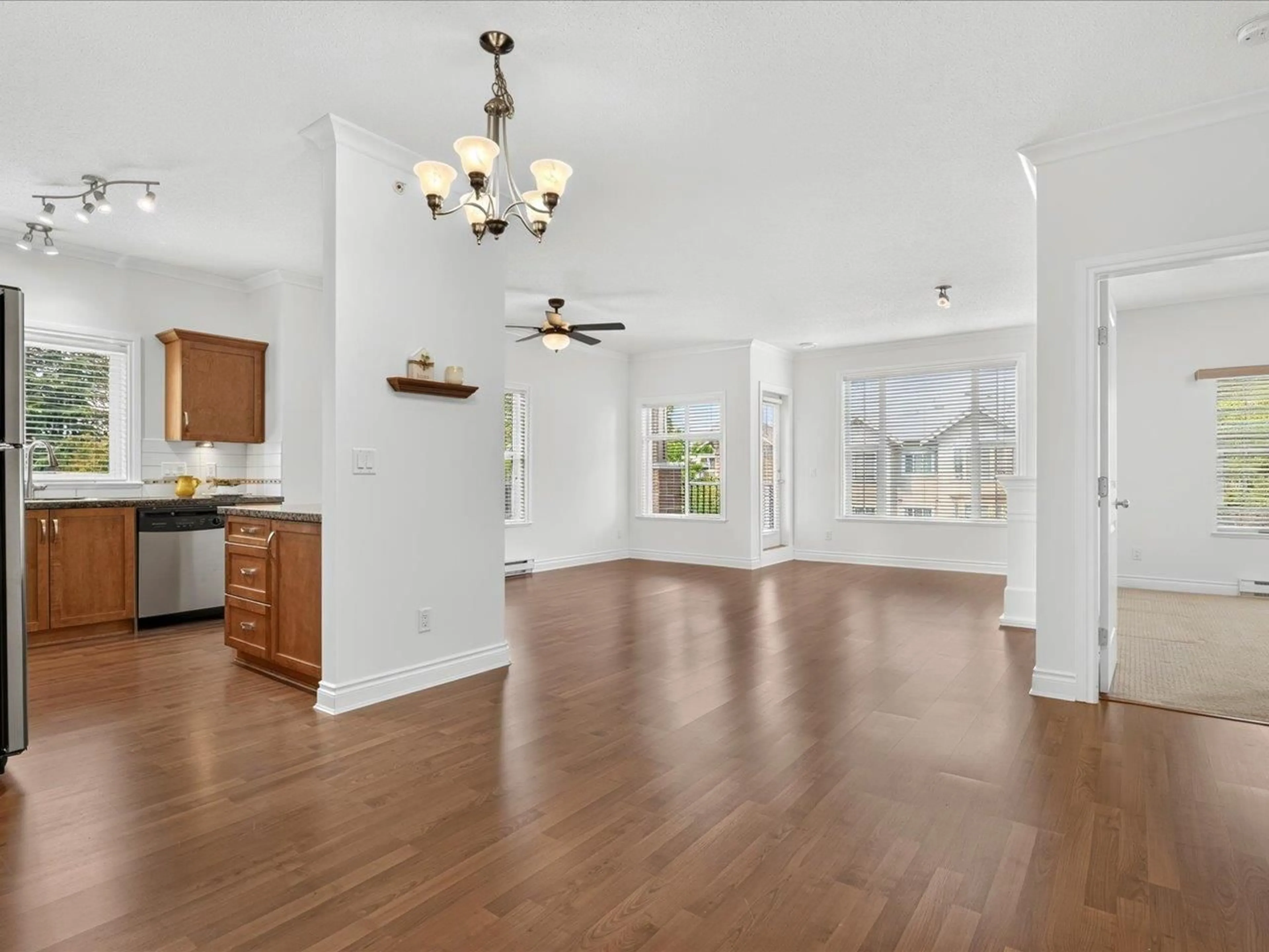 Open concept kitchen, unknown for 407 - 20286 53A AVENUE, Langley British Columbia V3A0A8
