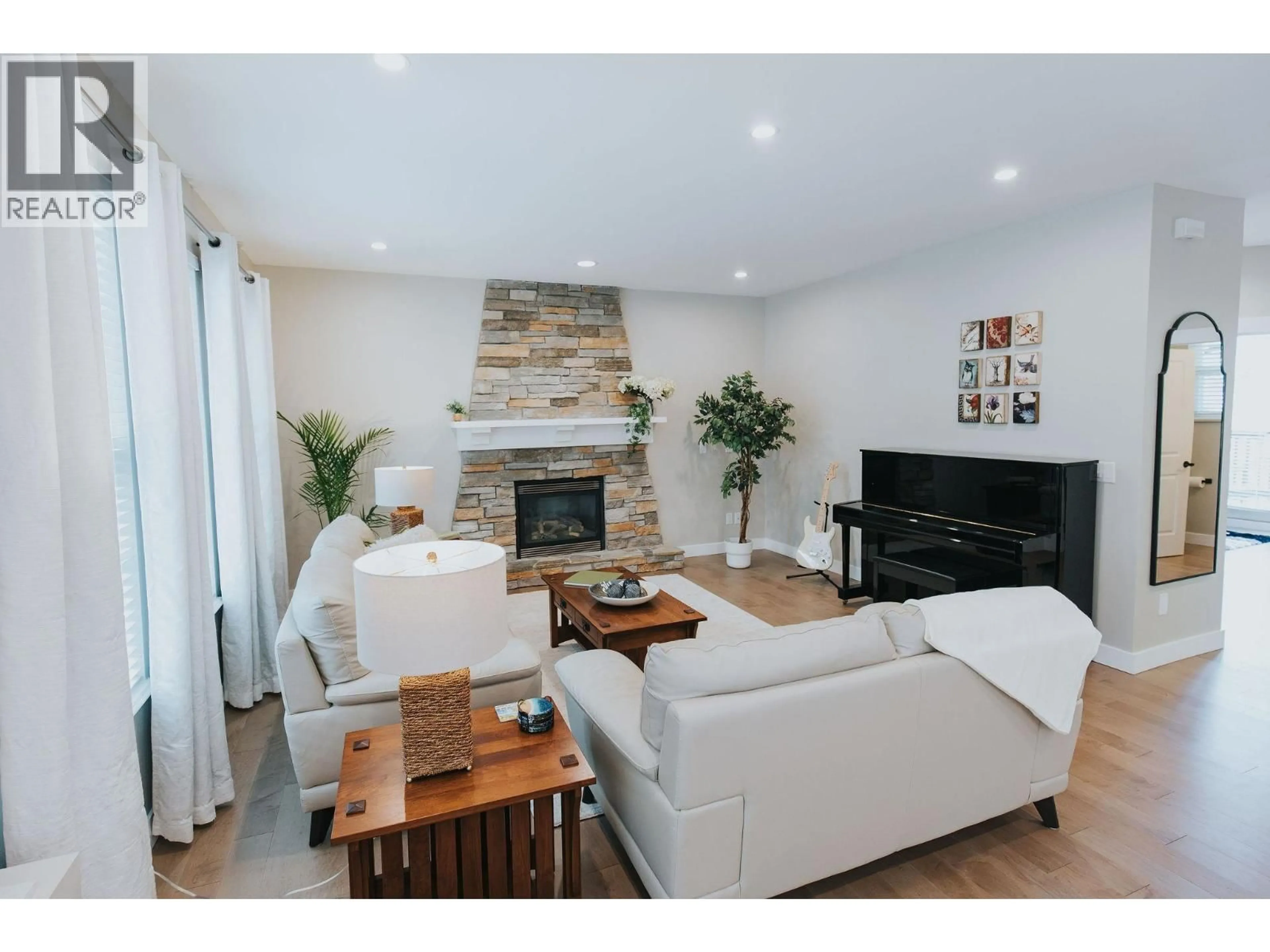 Living room with furniture, unknown for 164 SYCAMORE DRIVE, Port Moody British Columbia V3H0C5