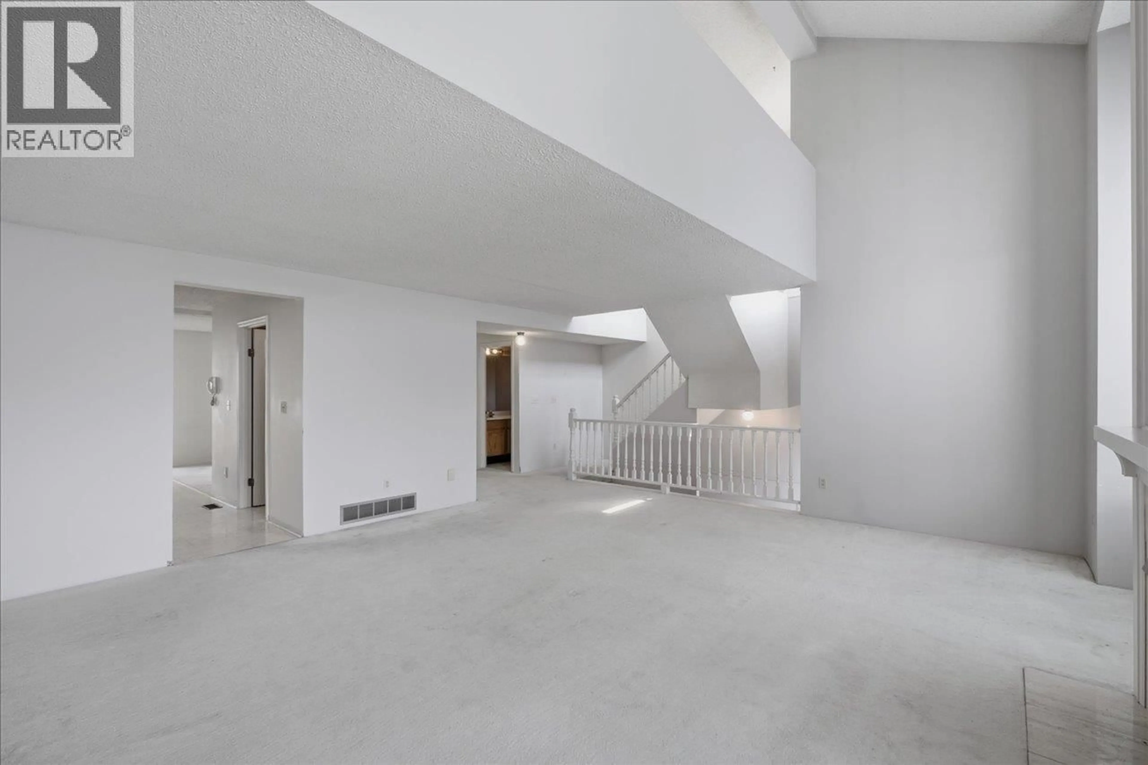 Indoor foyer for 3661 HANDEL AVENUE, Vancouver British Columbia V5S4G7