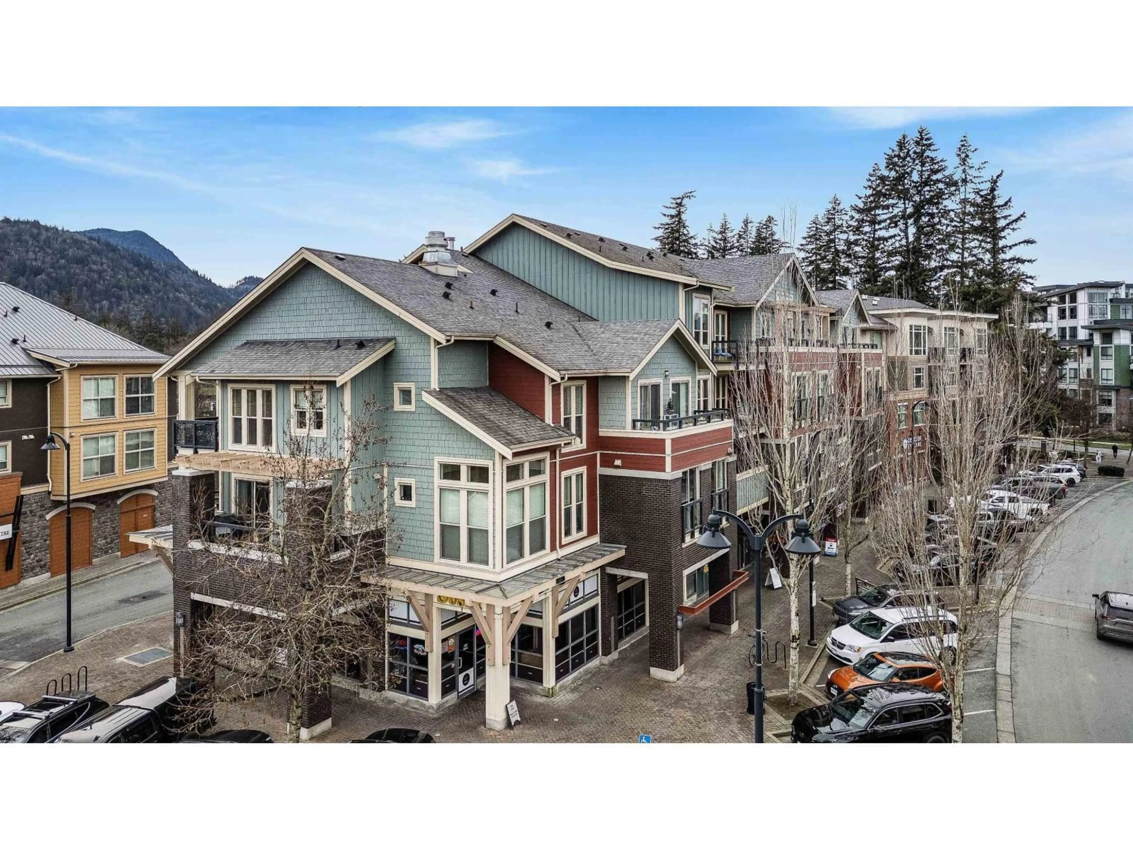 A pic from outside/outdoor area/front of a property/back of a property/a pic from drone, mountain view for 312 - 45530 MARKET WAY, Chilliwack British Columbia V2R0M5