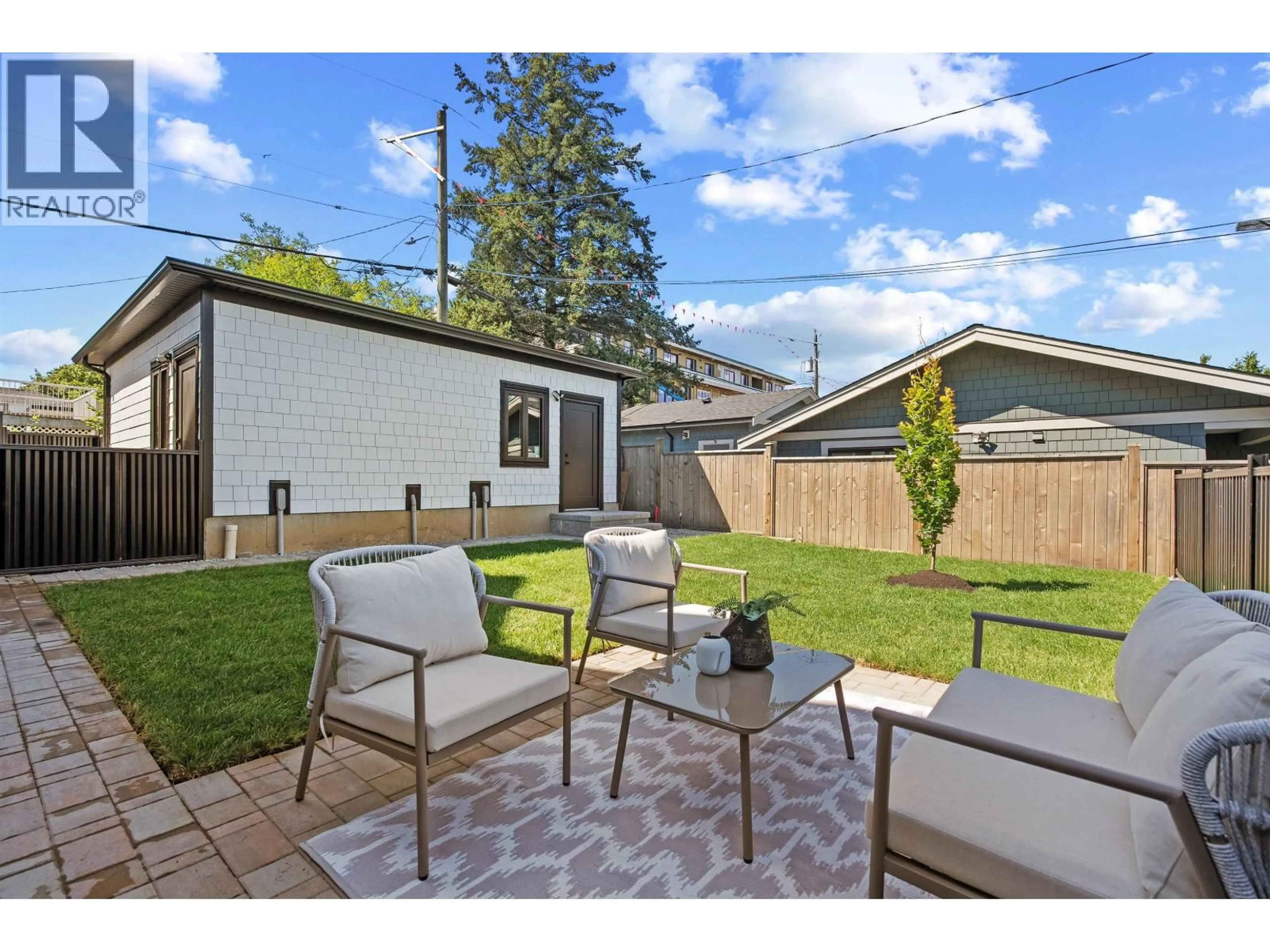 Patio, street for 1 - 4845 COMMERCIAL STREET, Vancouver British Columbia V5N4G9