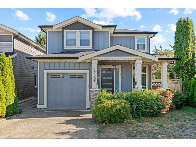 15568 RUSSELL AVENUE, White Rock 3