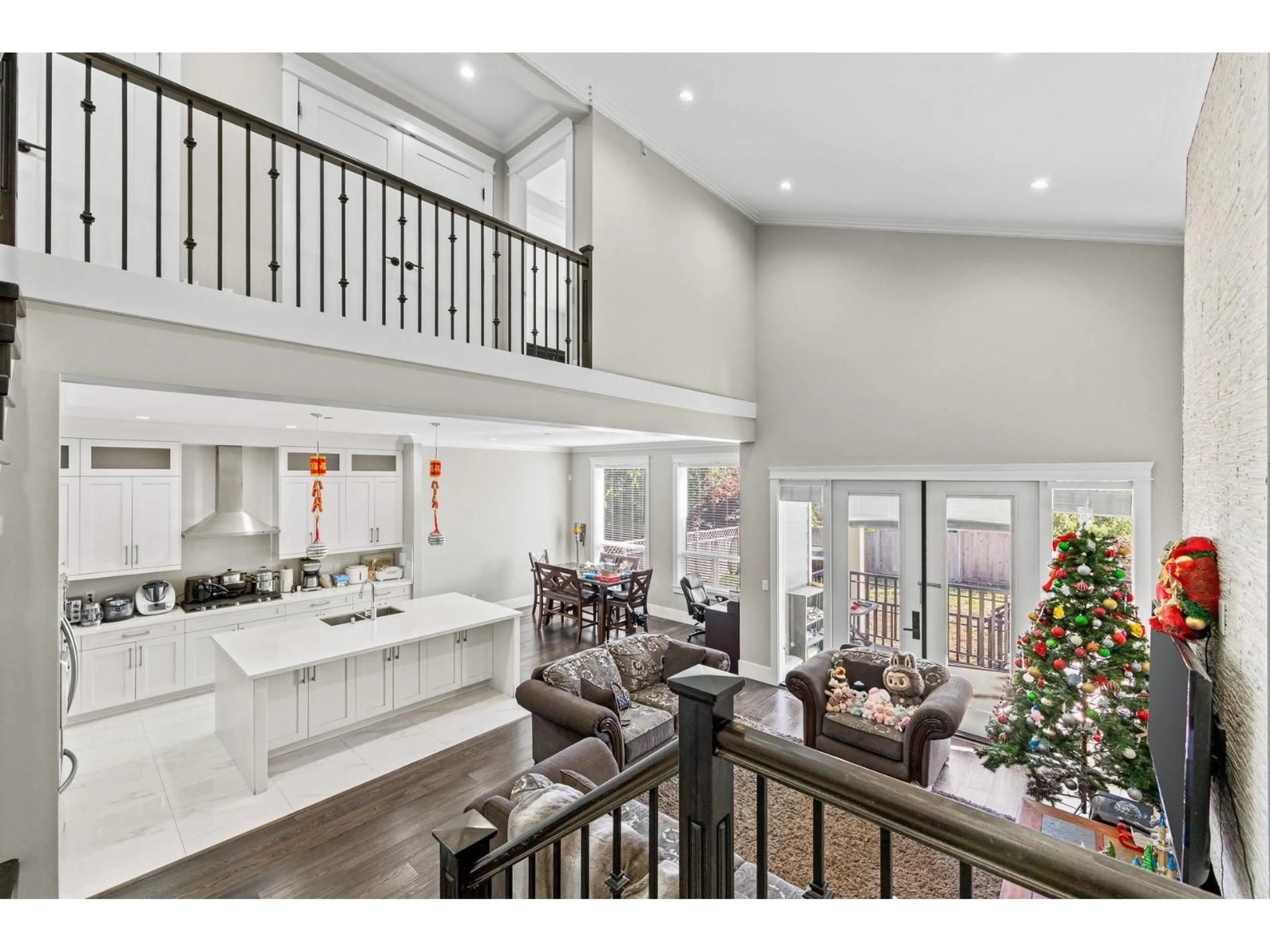 Open concept kitchen, unknown for 15568 RUSSELL AVENUE, White Rock British Columbia V4B2R3