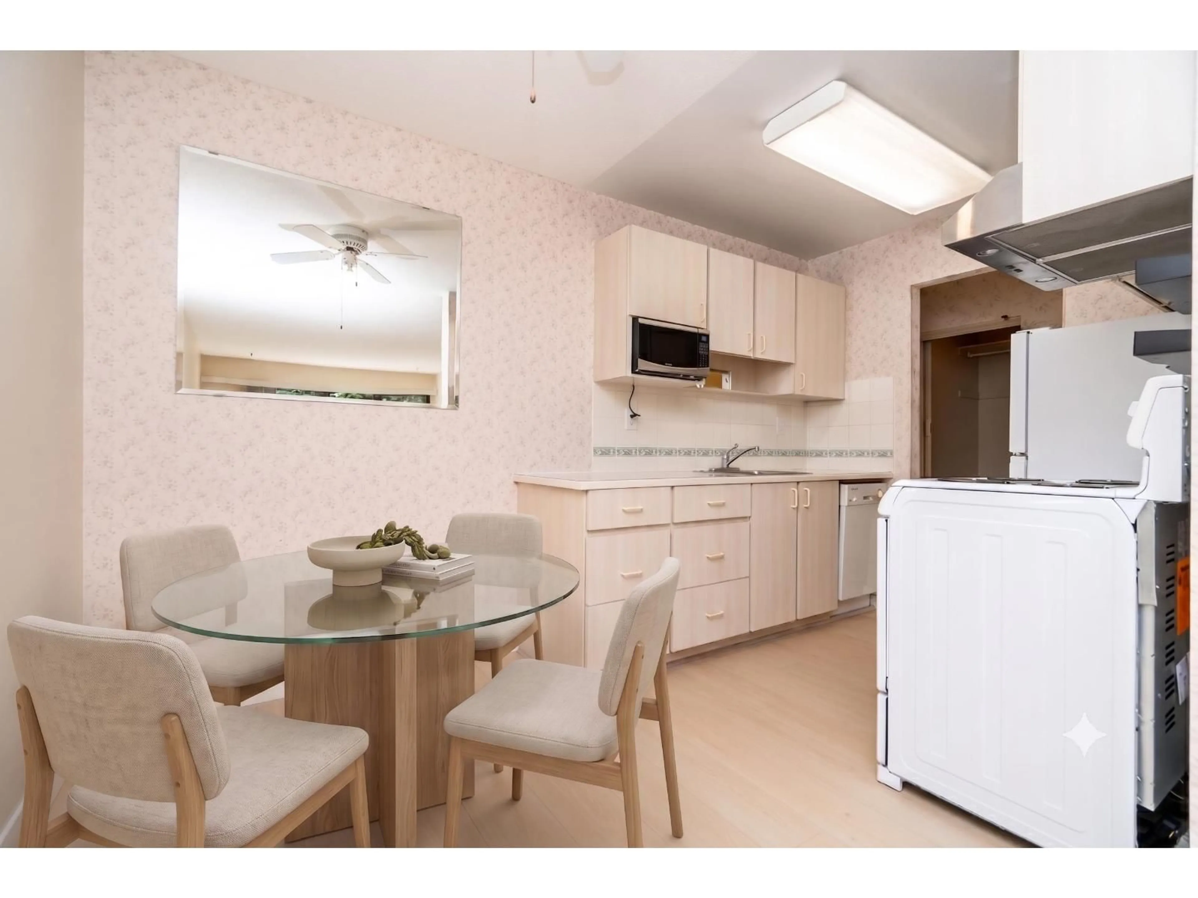 Standard kitchen, unknown for 208 - 15020 NORTH BLUFF ROAD, White Rock British Columbia V4B5A4