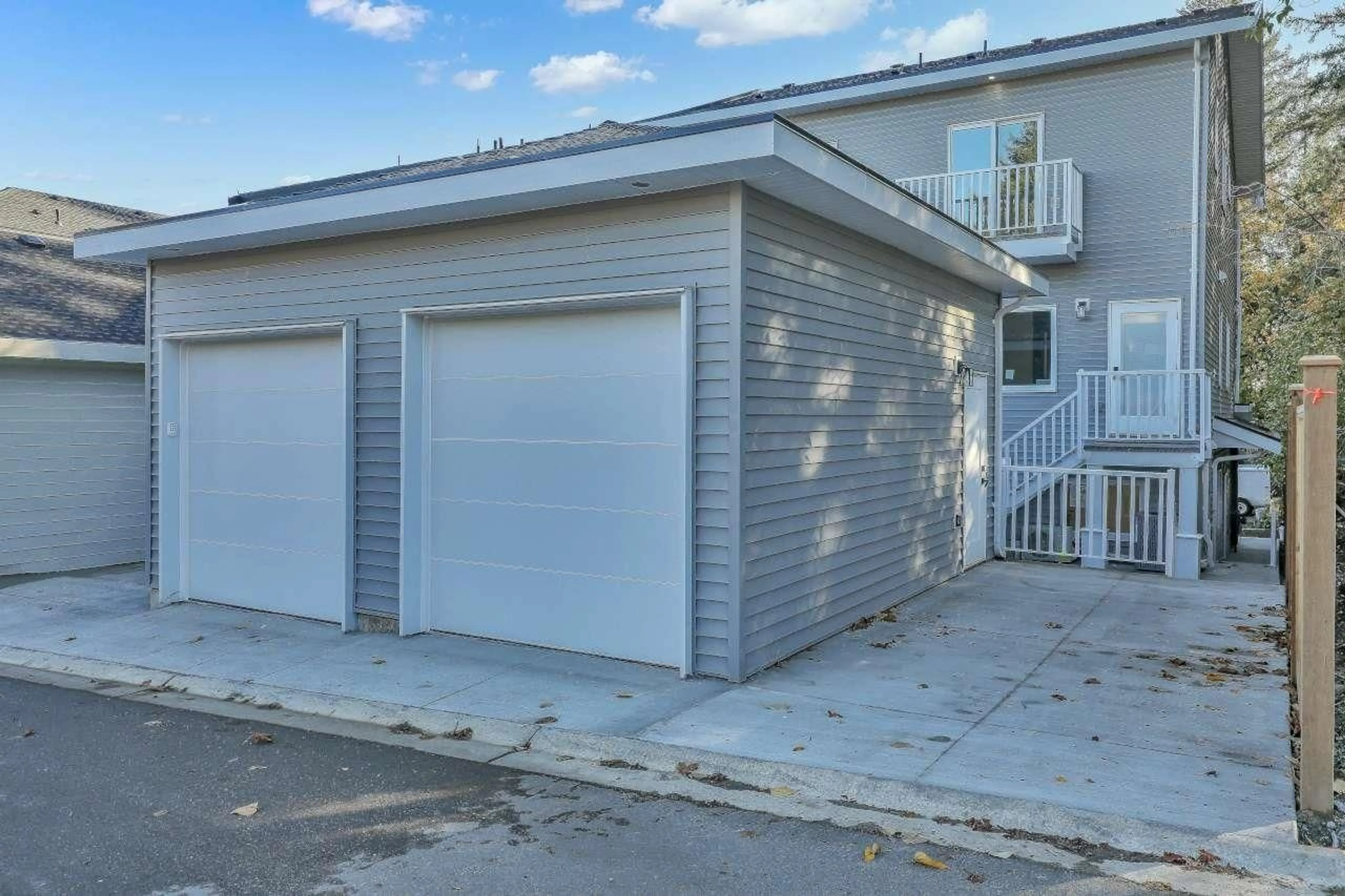 Indoor garage for 101 - 14755 68A AVENUE, Surrey British Columbia V3S2B2