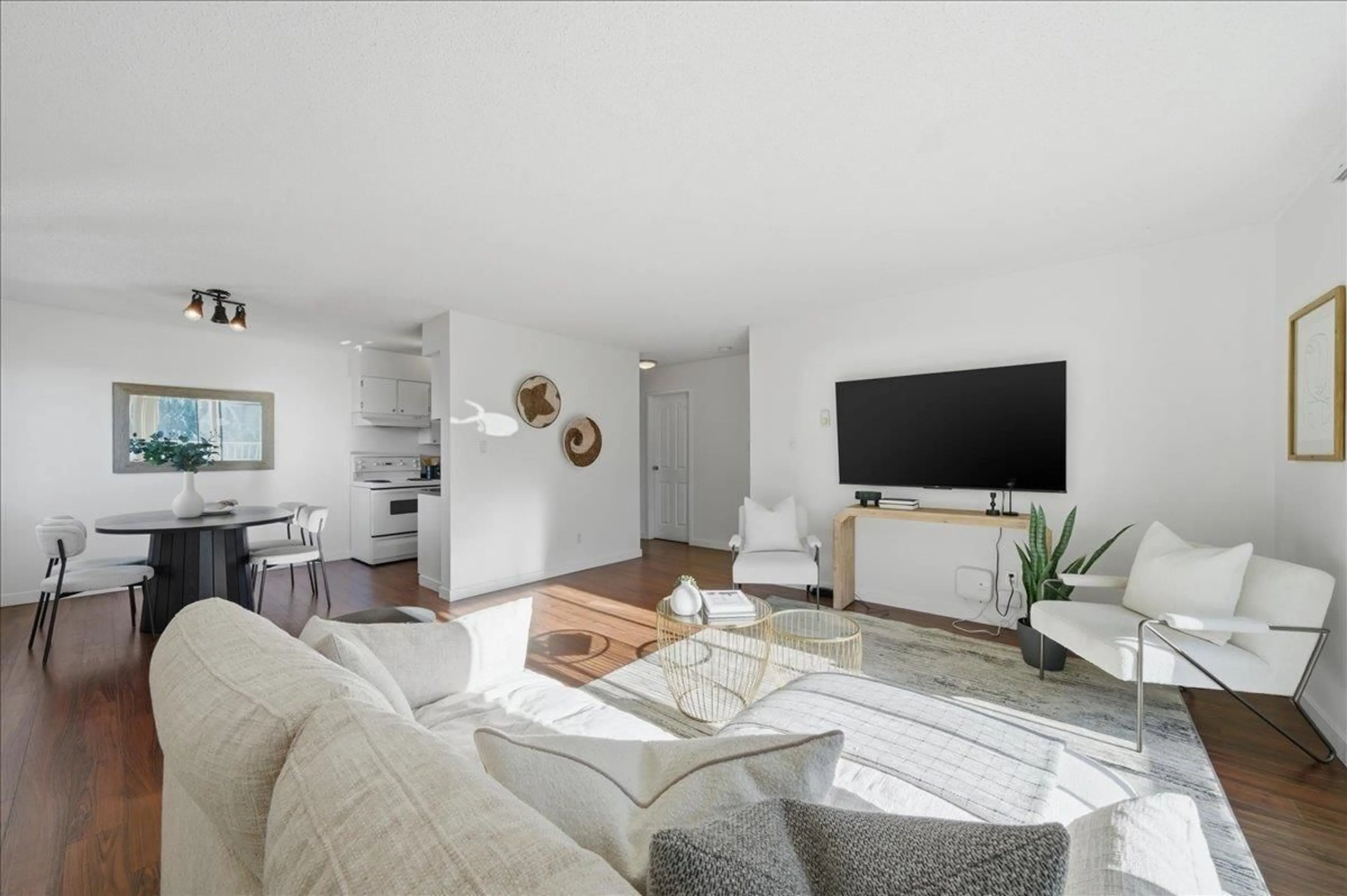 Living room with furniture, unknown for 314 - 15238 100 AVENUE, Surrey British Columbia V3R7T9