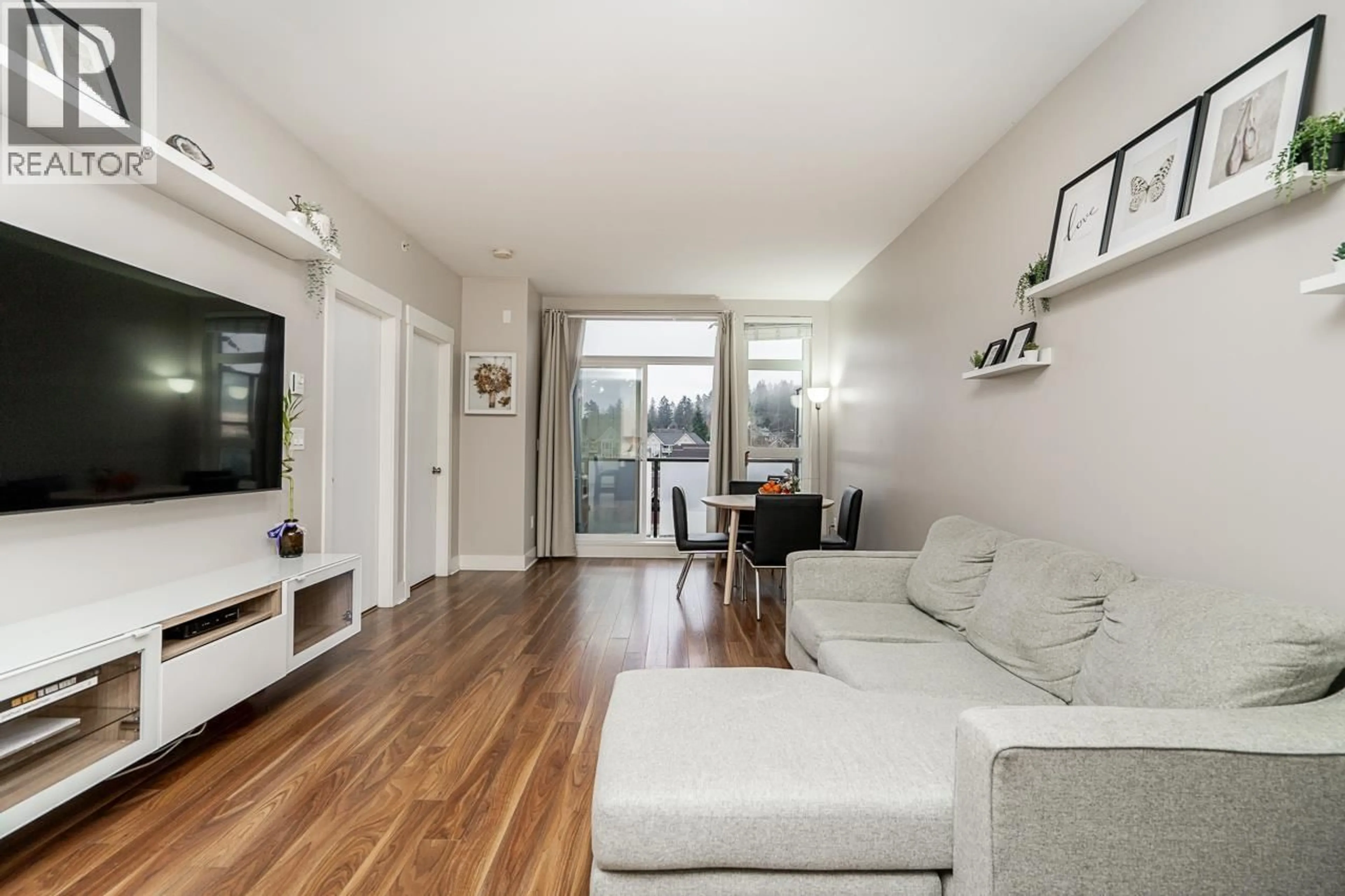 Living room with furniture, wood/laminate floor for 419 - 55 EIGHTH AVENUE, New Westminster British Columbia V3L0E8