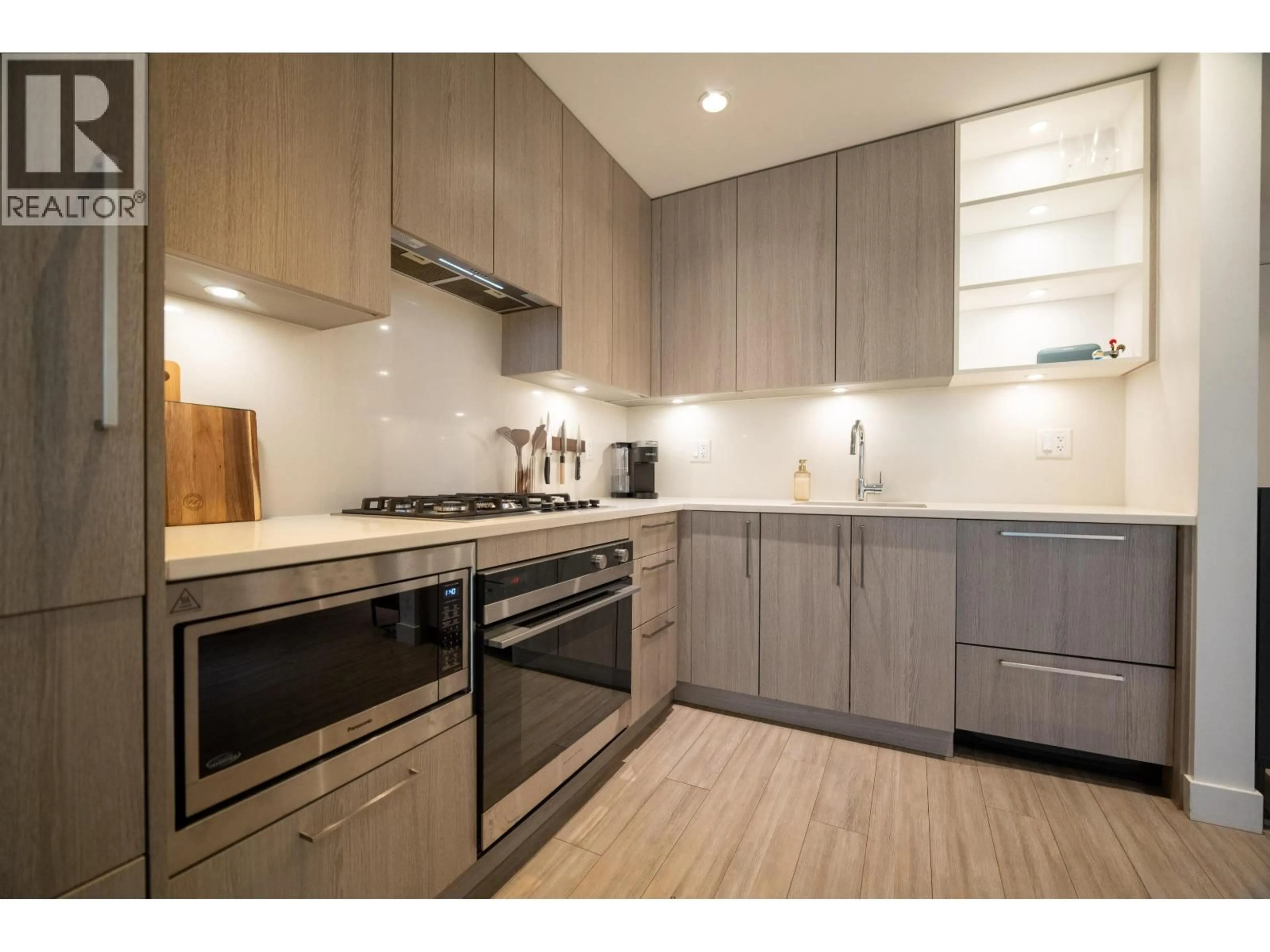 Standard kitchen, unknown for 214 - 707 3RD STREET EAST, North Vancouver British Columbia V7L1G8