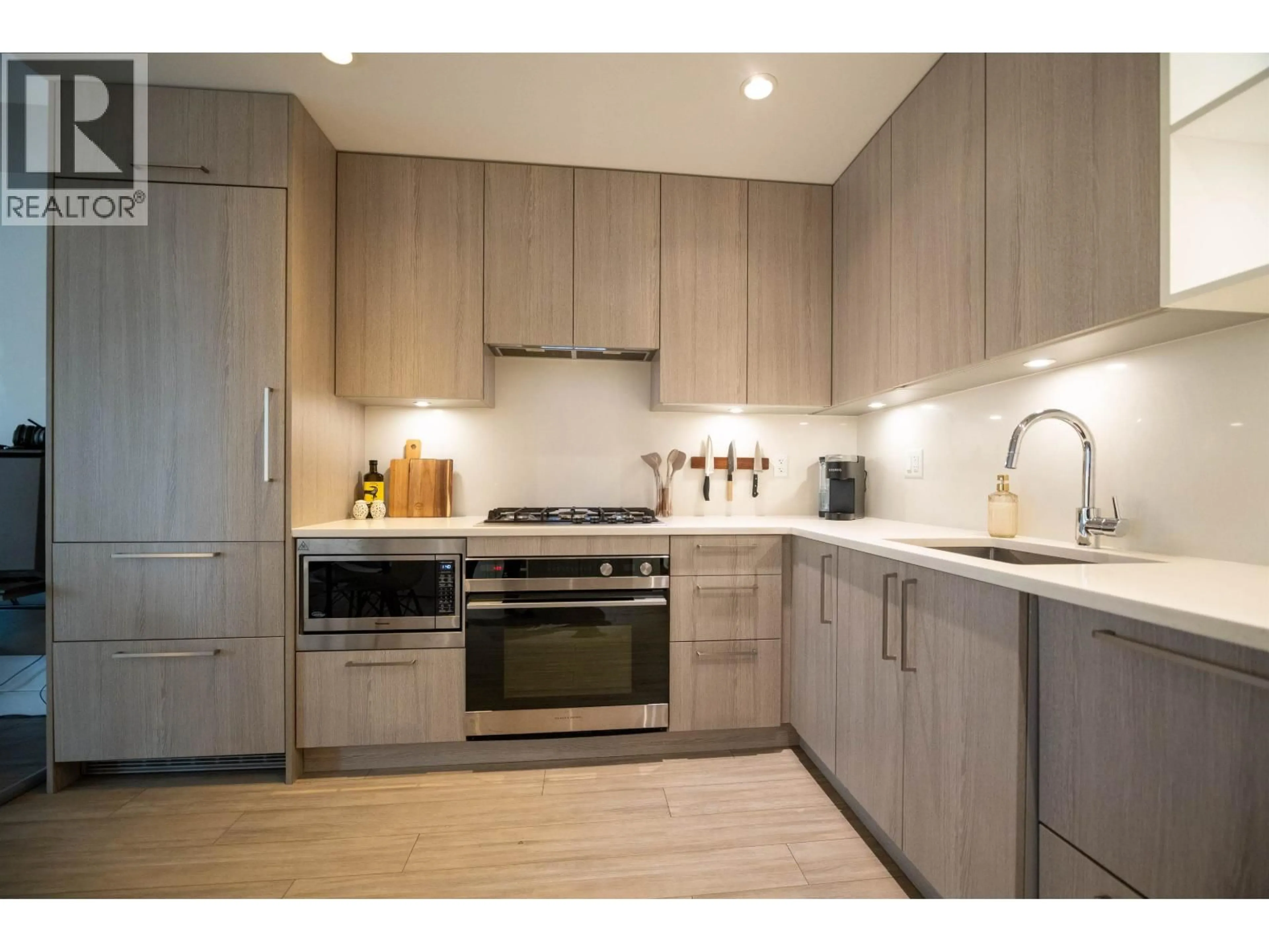 Unknown for 214 - 707 3RD STREET EAST, North Vancouver British Columbia V7L1G8