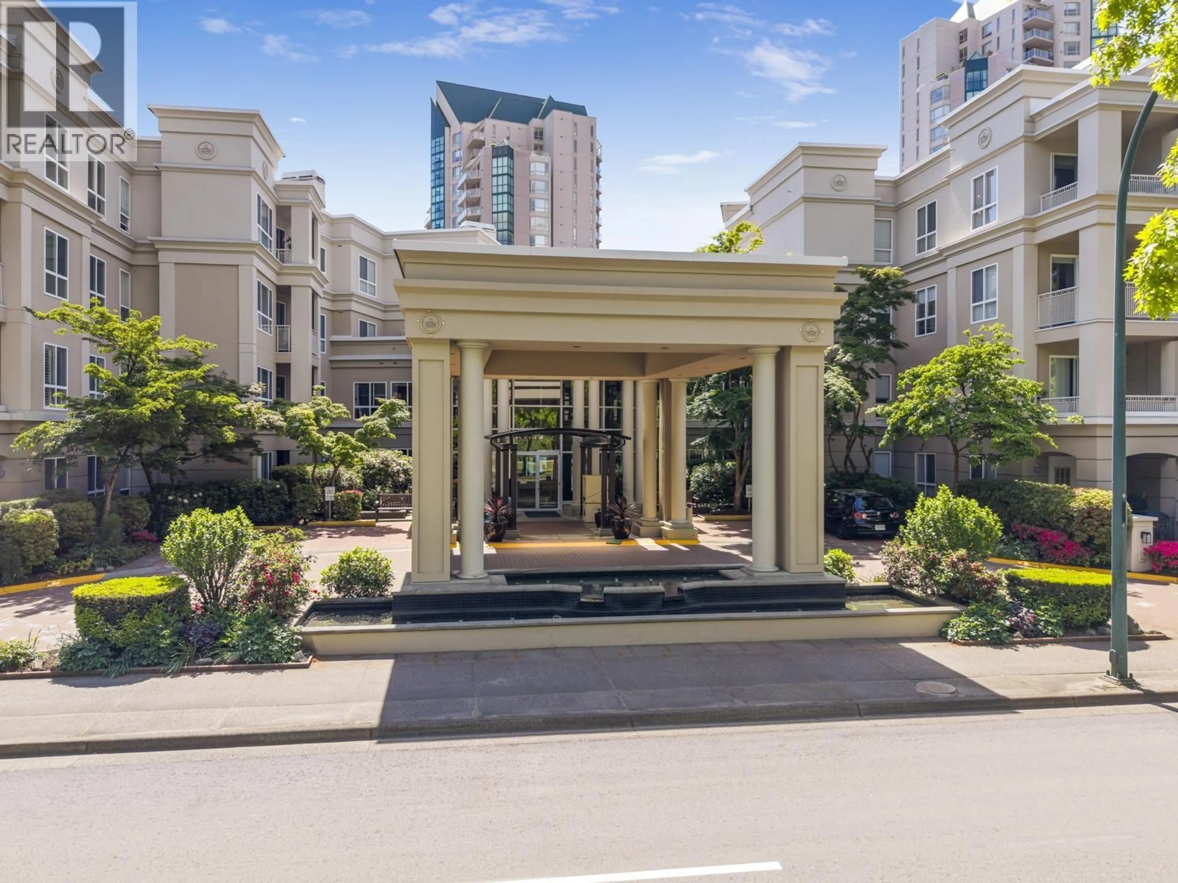 Indoor foyer for 340 - 3098 GUILDFORD WAY, Coquitlam British Columbia V3B7W8