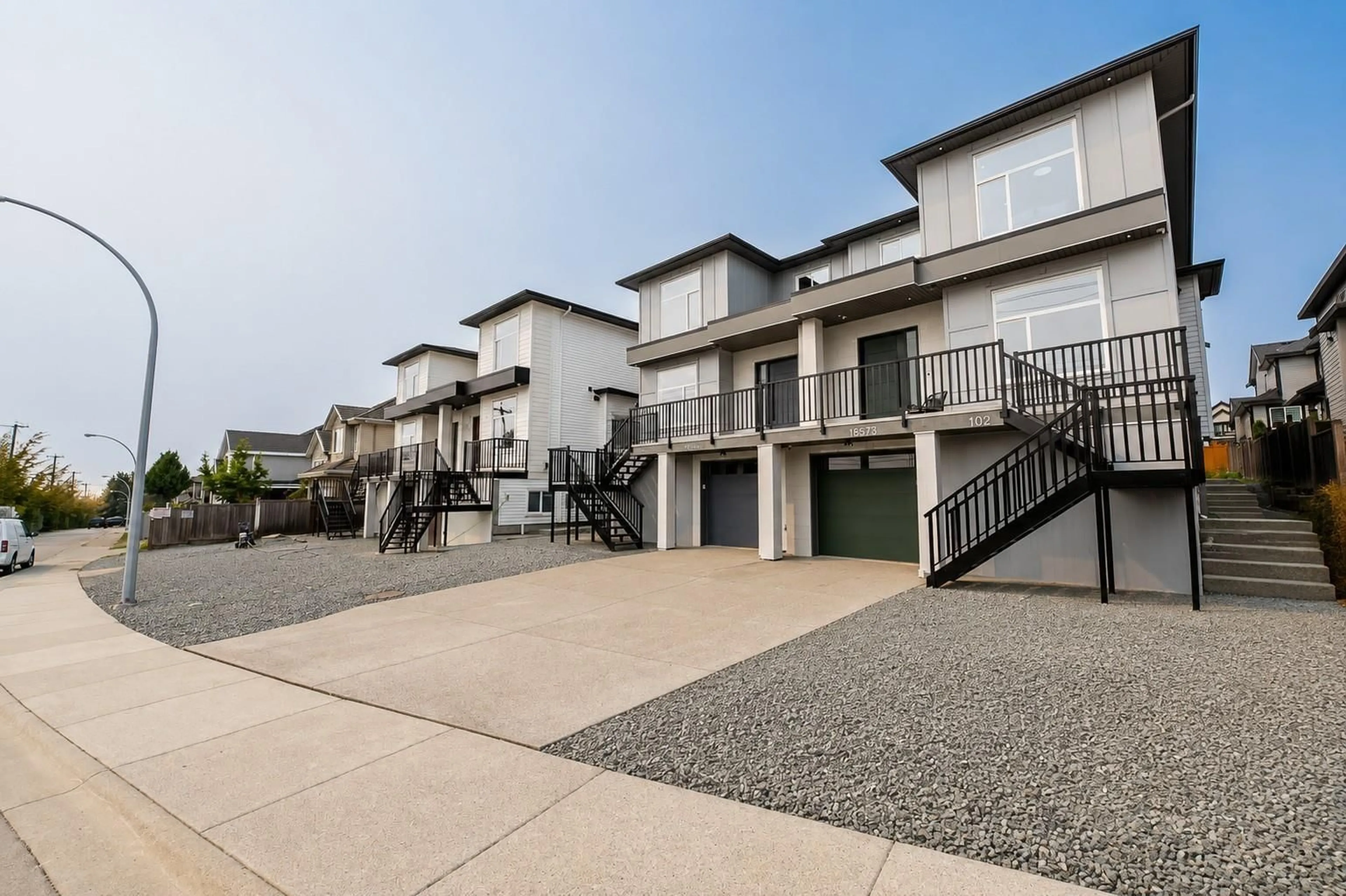 Unknown for 102 - 18573 56 AVENUE, Surrey British Columbia V3S8J3