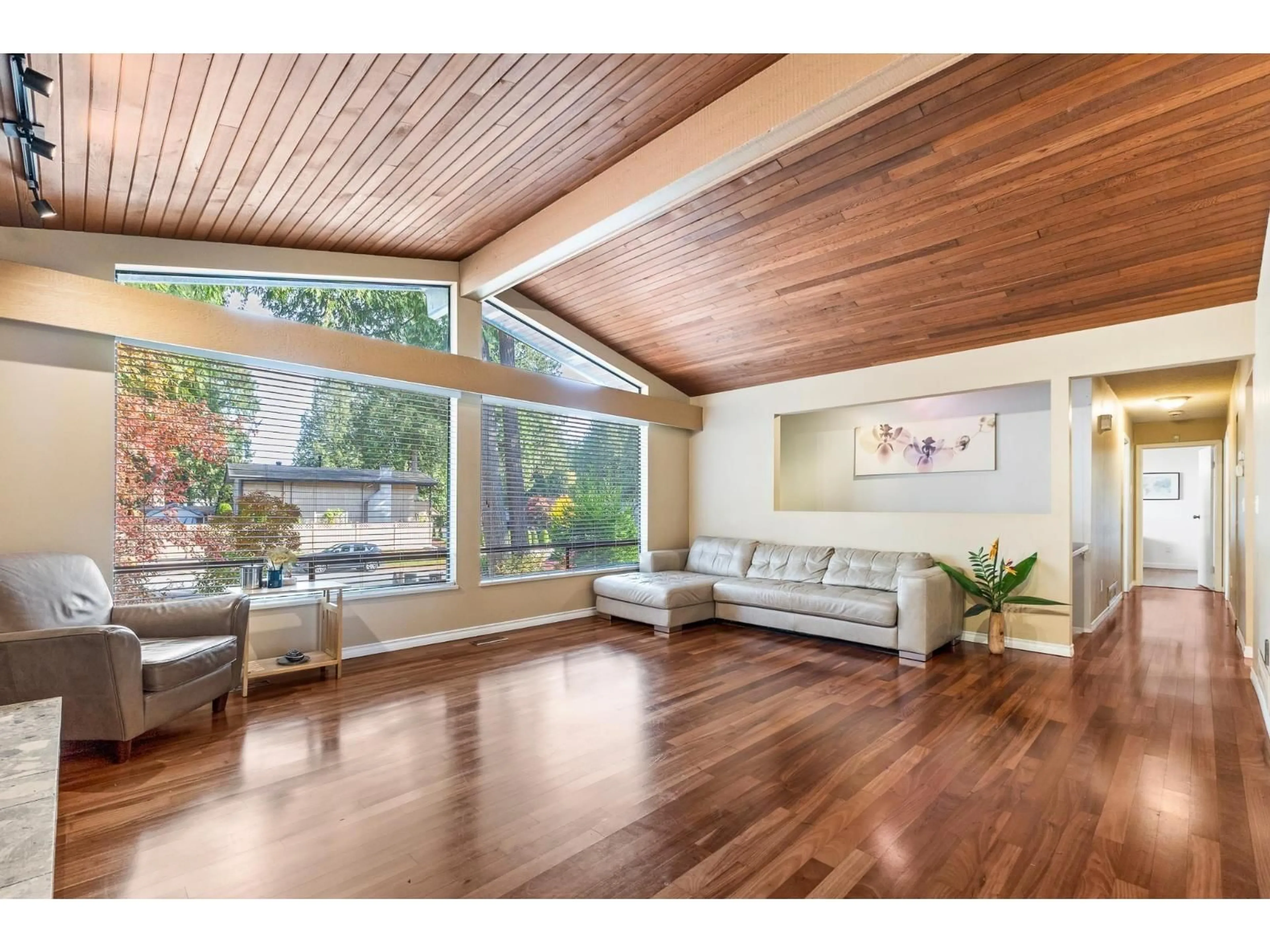 Living room with furniture, wood/laminate floor for 6457 SUMMIT CRESCENT, Delta British Columbia V4E2C3