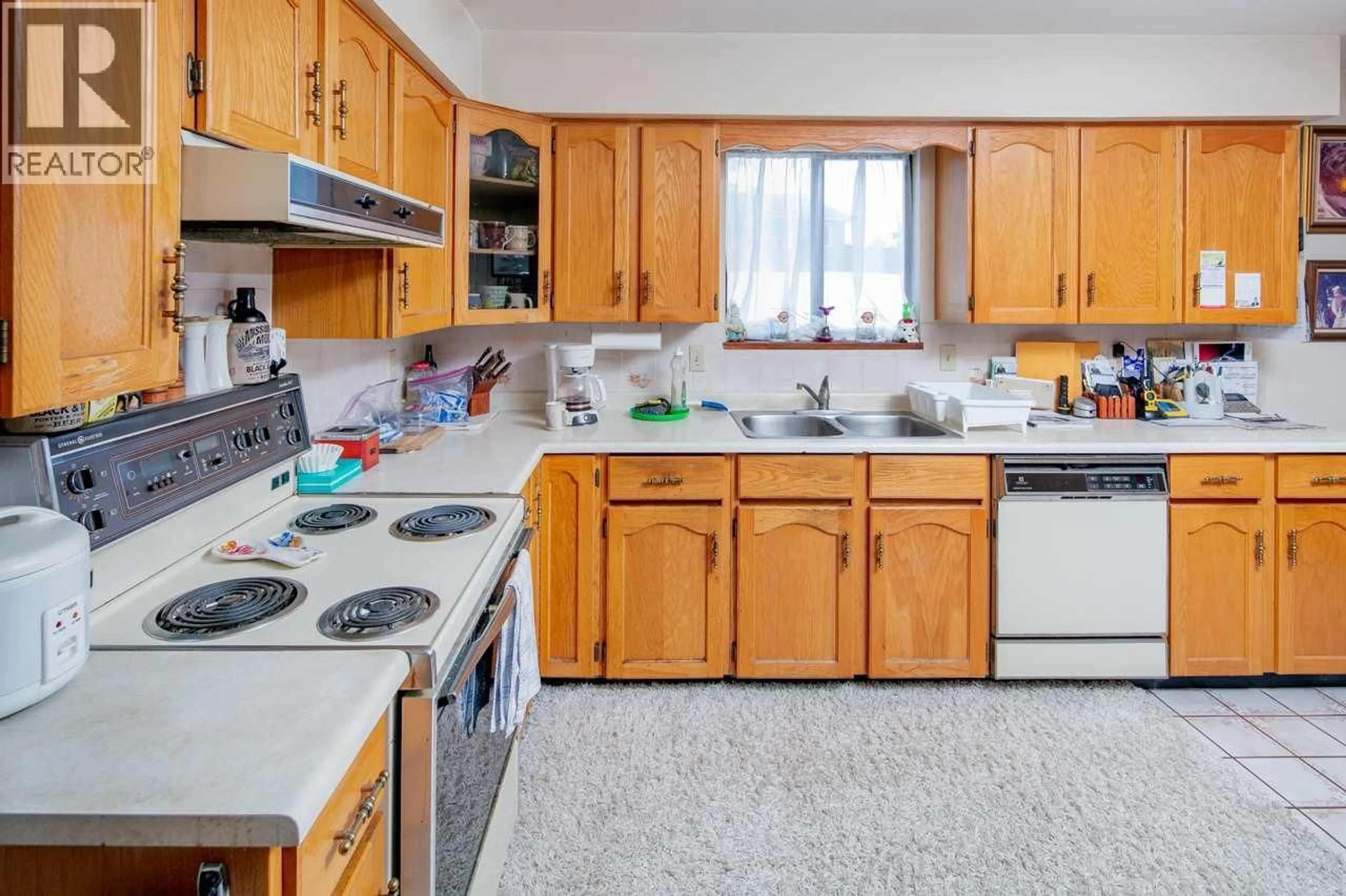 Standard kitchen, unknown for 4391 WESTMINSTER HIGHWAY, Richmond British Columbia V7C1B6