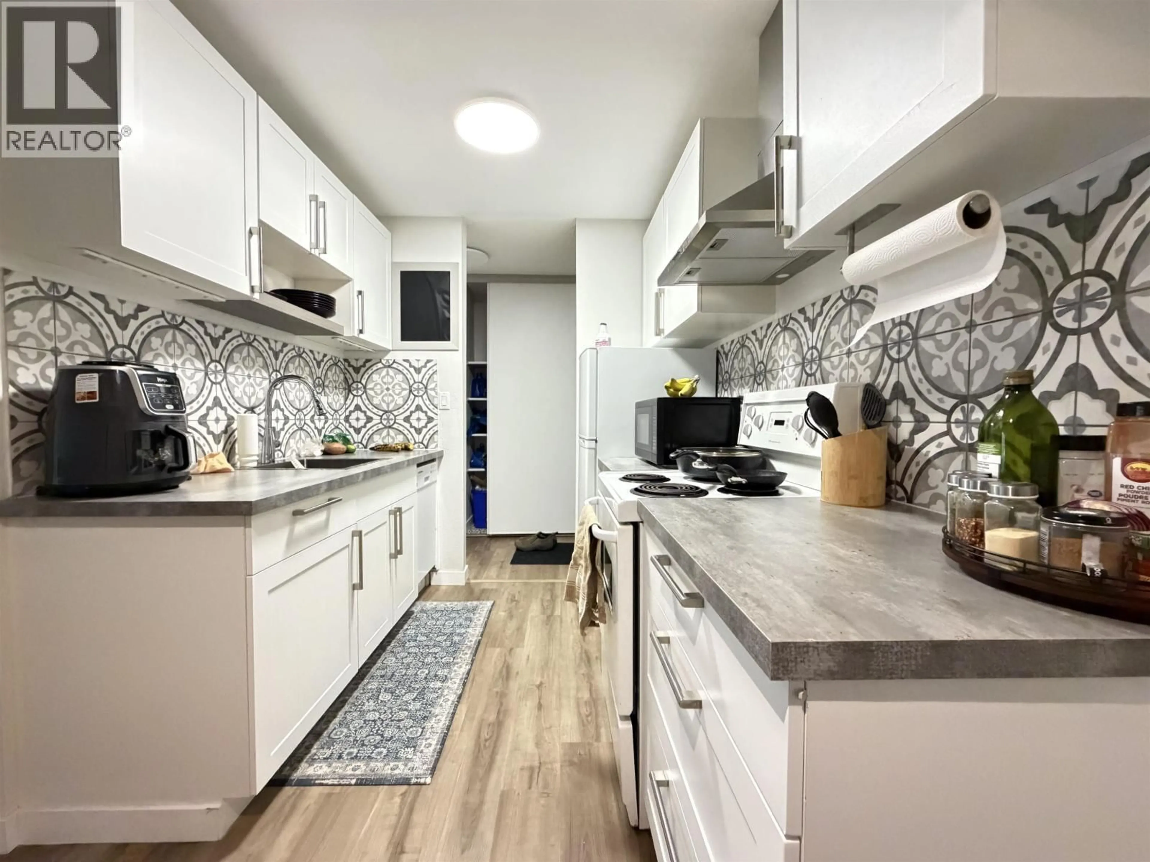 Contemporary kitchen, ceramic/tile floor for 412 - 280 BROADWAY AVENUE, Williams Lake British Columbia V2G4J7