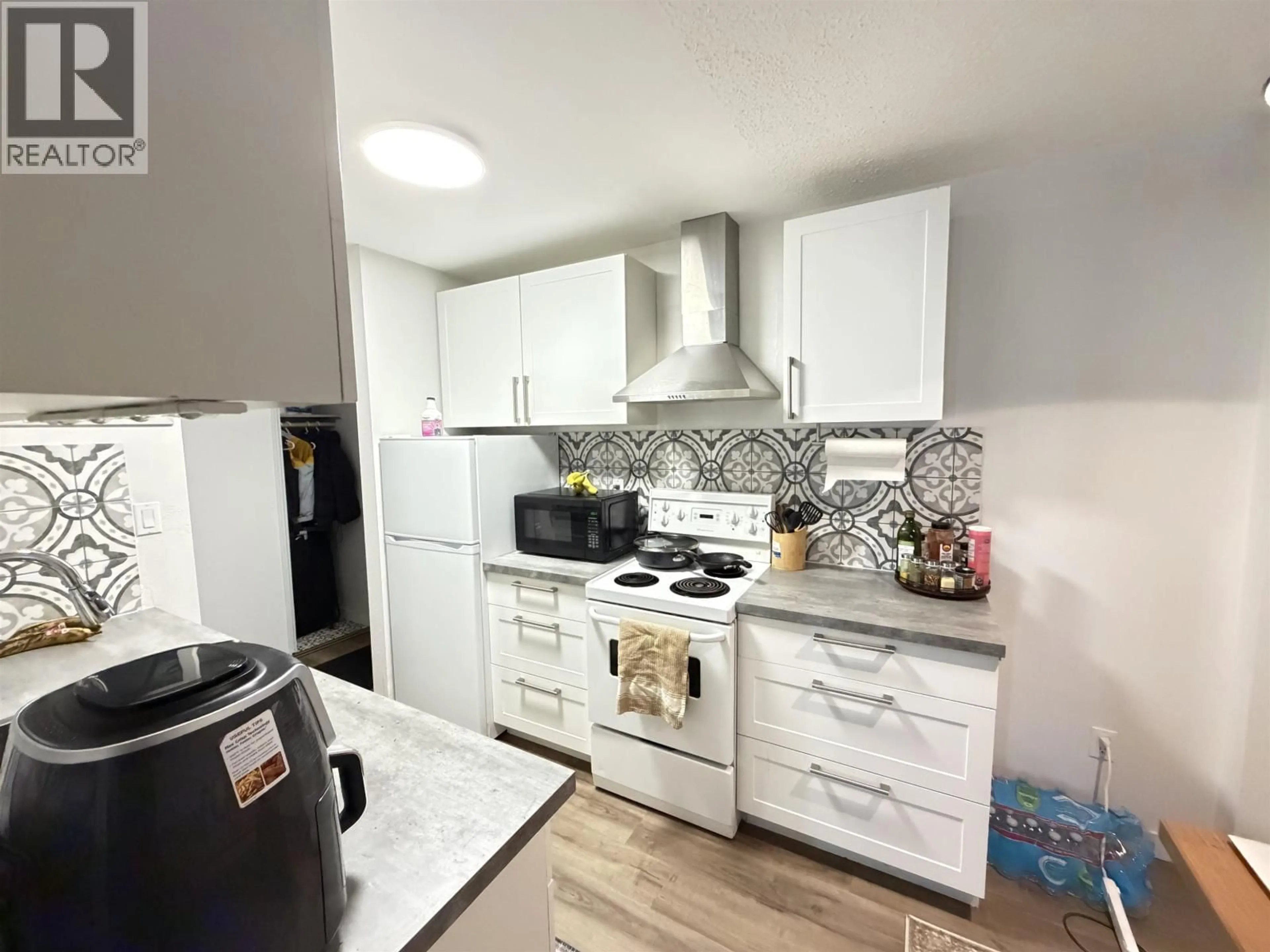 Standard kitchen, wood/laminate floor for 412 - 280 BROADWAY AVENUE, Williams Lake British Columbia V2G4J7