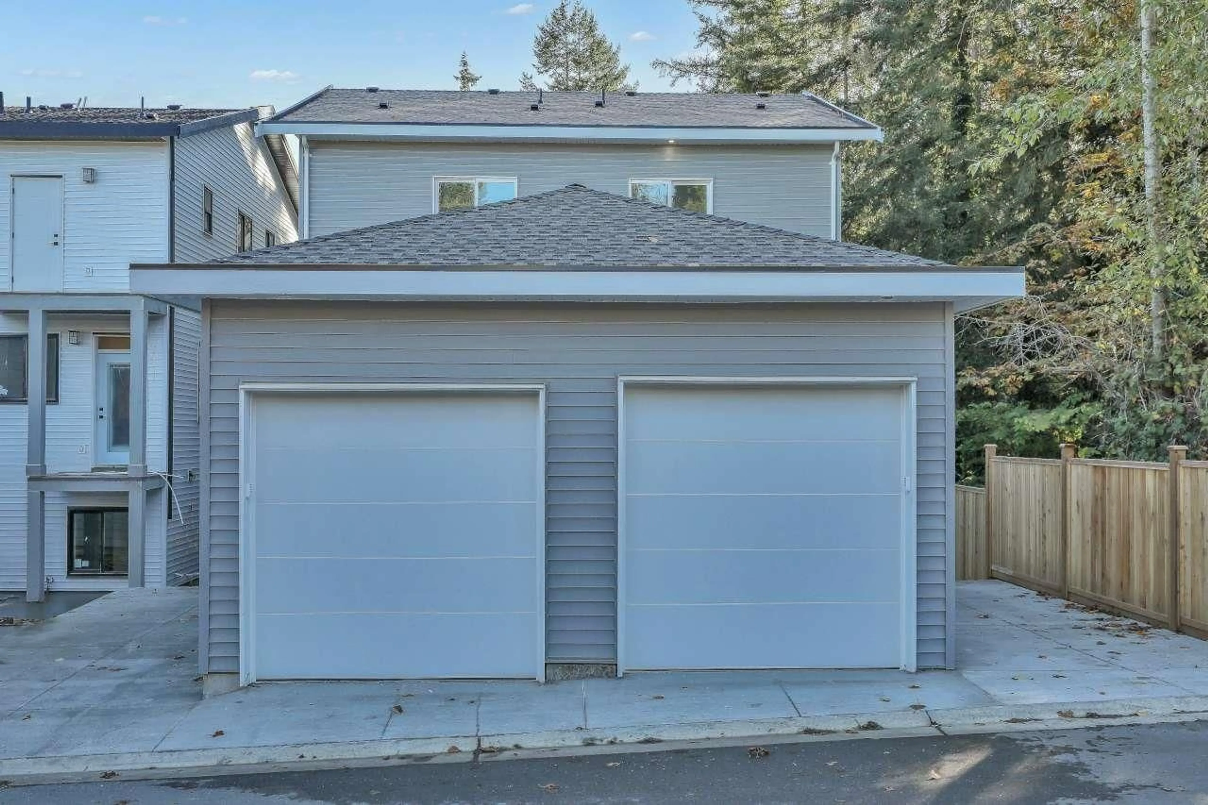 Indoor garage for 102 - 14755 68A AVENUE, Surrey British Columbia V3S2B2