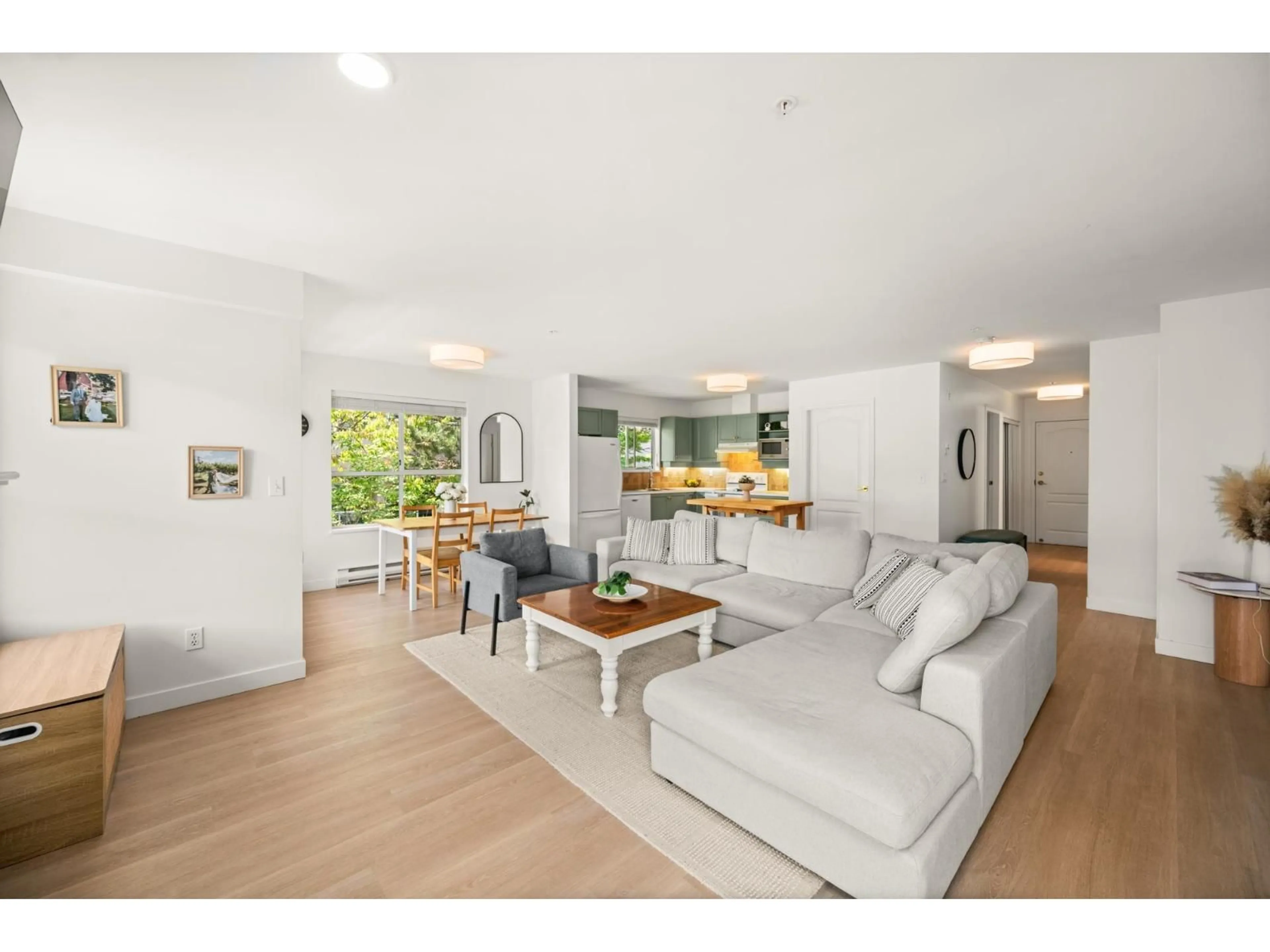 Living room with furniture, unknown for 309 - 15272 20 AVENUE, Surrey British Columbia V4A2A3