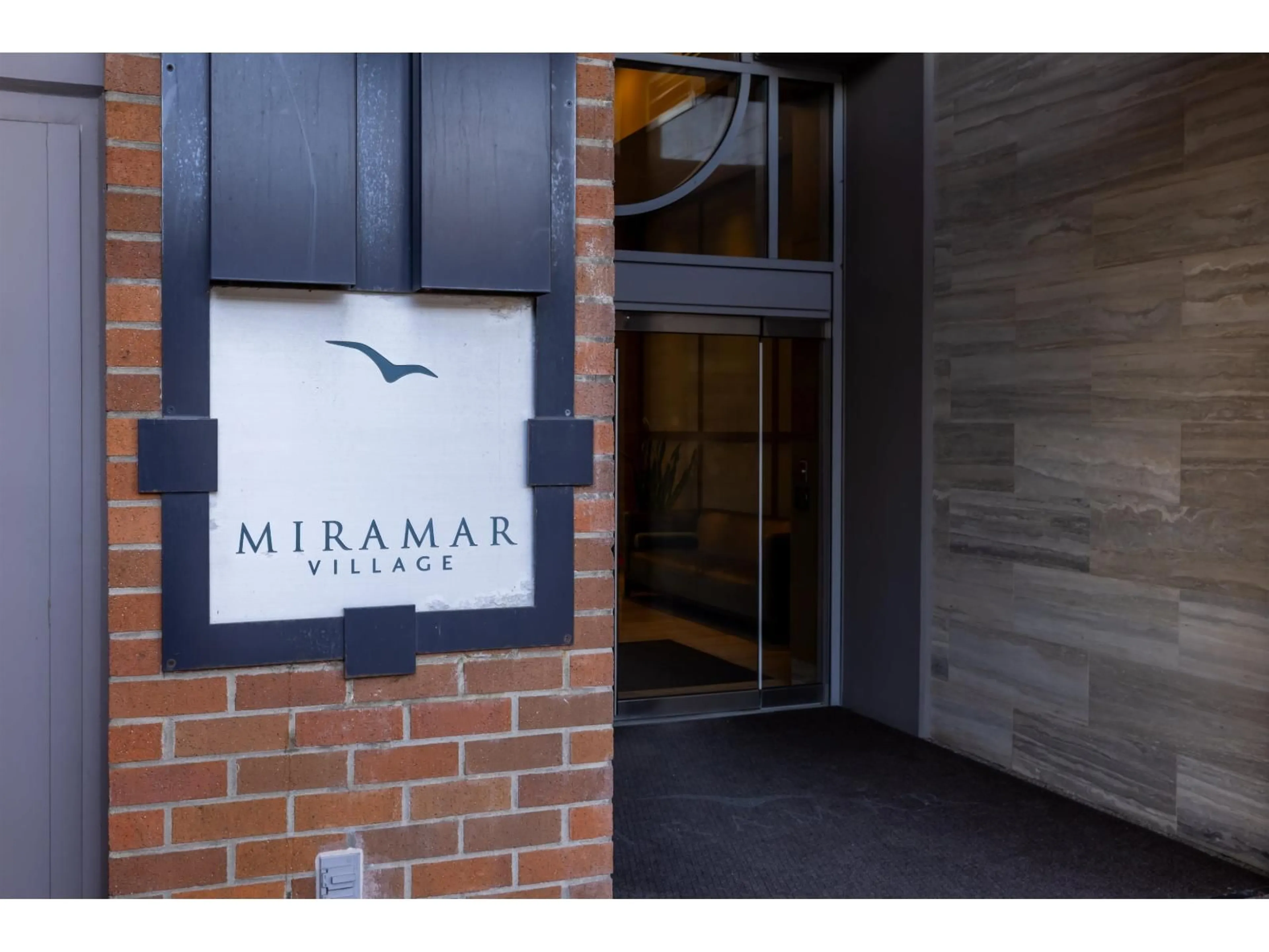 Unknown for 204 - 15152 RUSSELL AVENUE, White Rock British Columbia V4B0A3