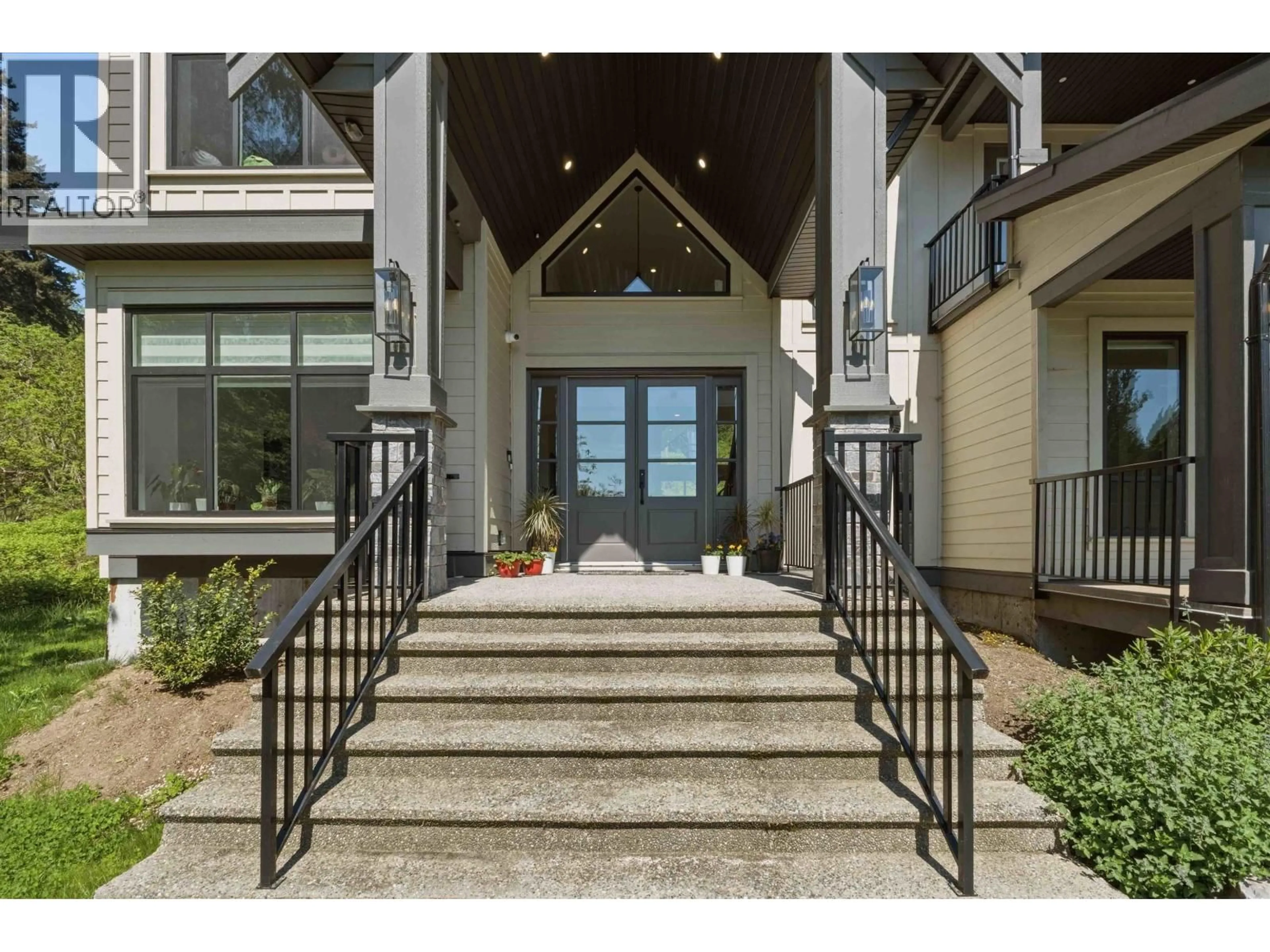 Indoor entryway for 27107 RIVER ROAD, Maple Ridge British Columbia V2W1M4