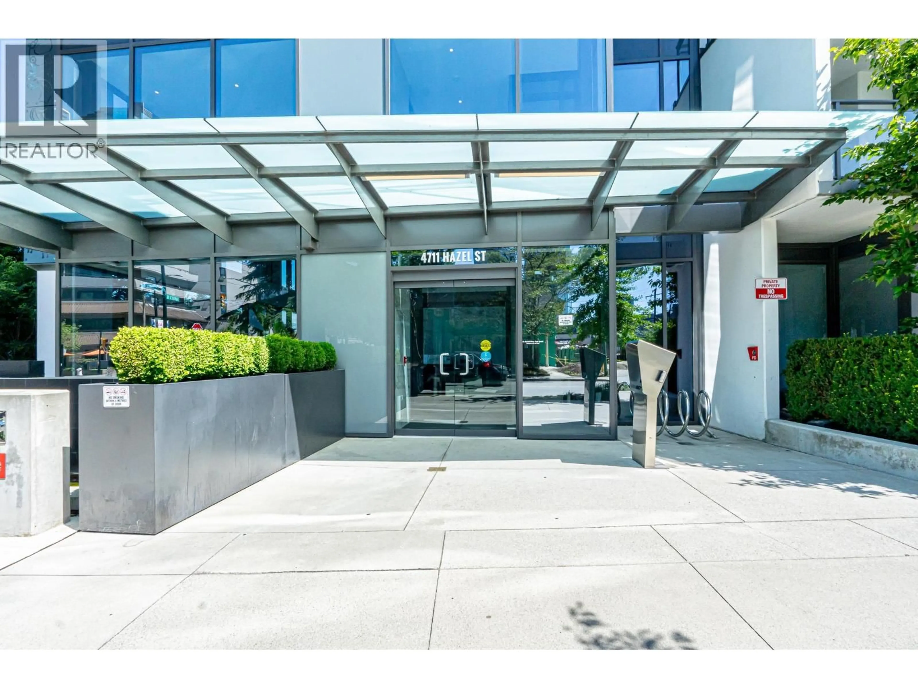 Indoor foyer for 3210 - 4711 HAZEL STREET, Burnaby British Columbia V5H0J9