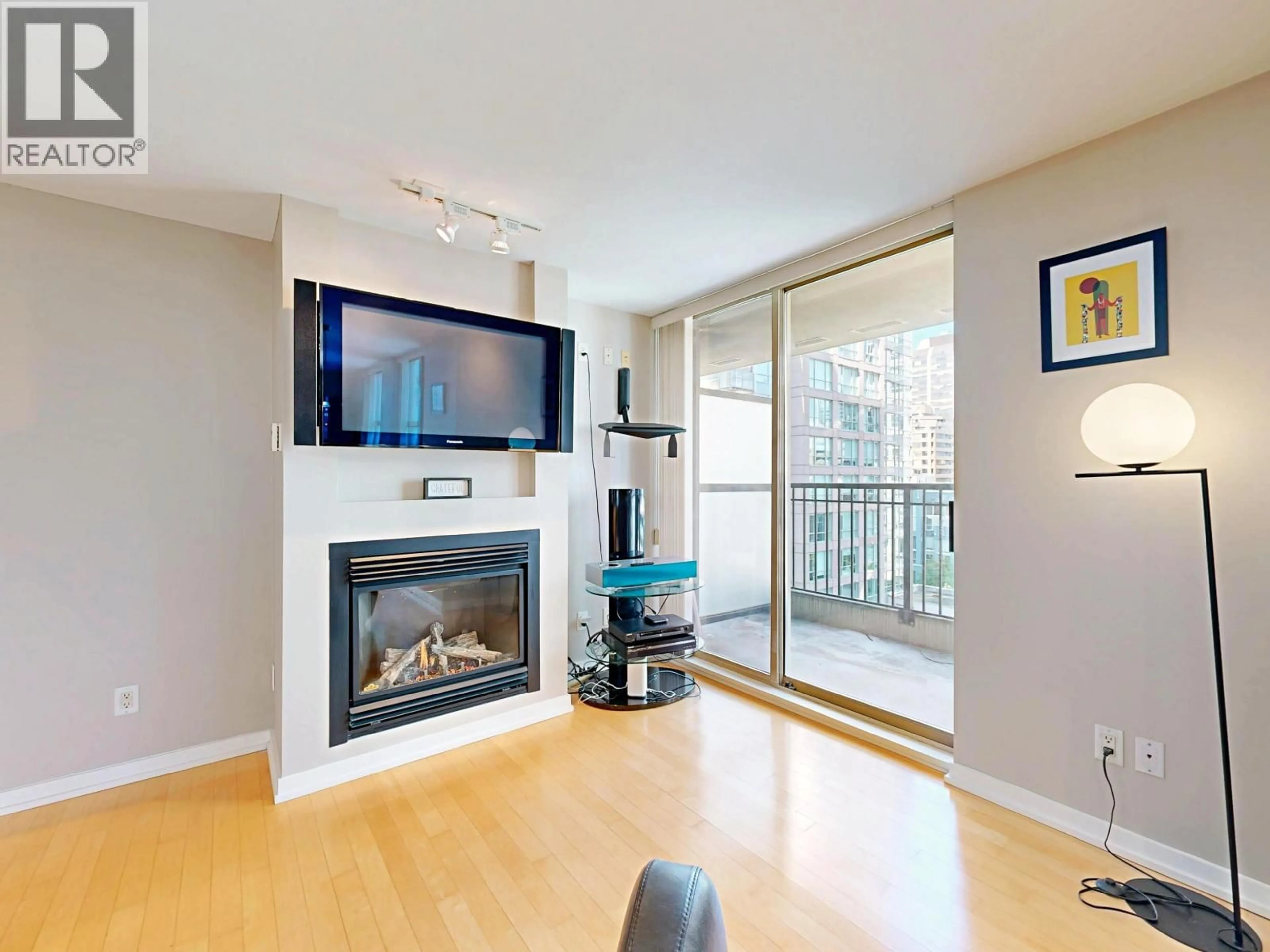 Living room with furniture, wood/laminate floor for 1003 - 969 RICHARDS STREET, Vancouver British Columbia V6B1A8