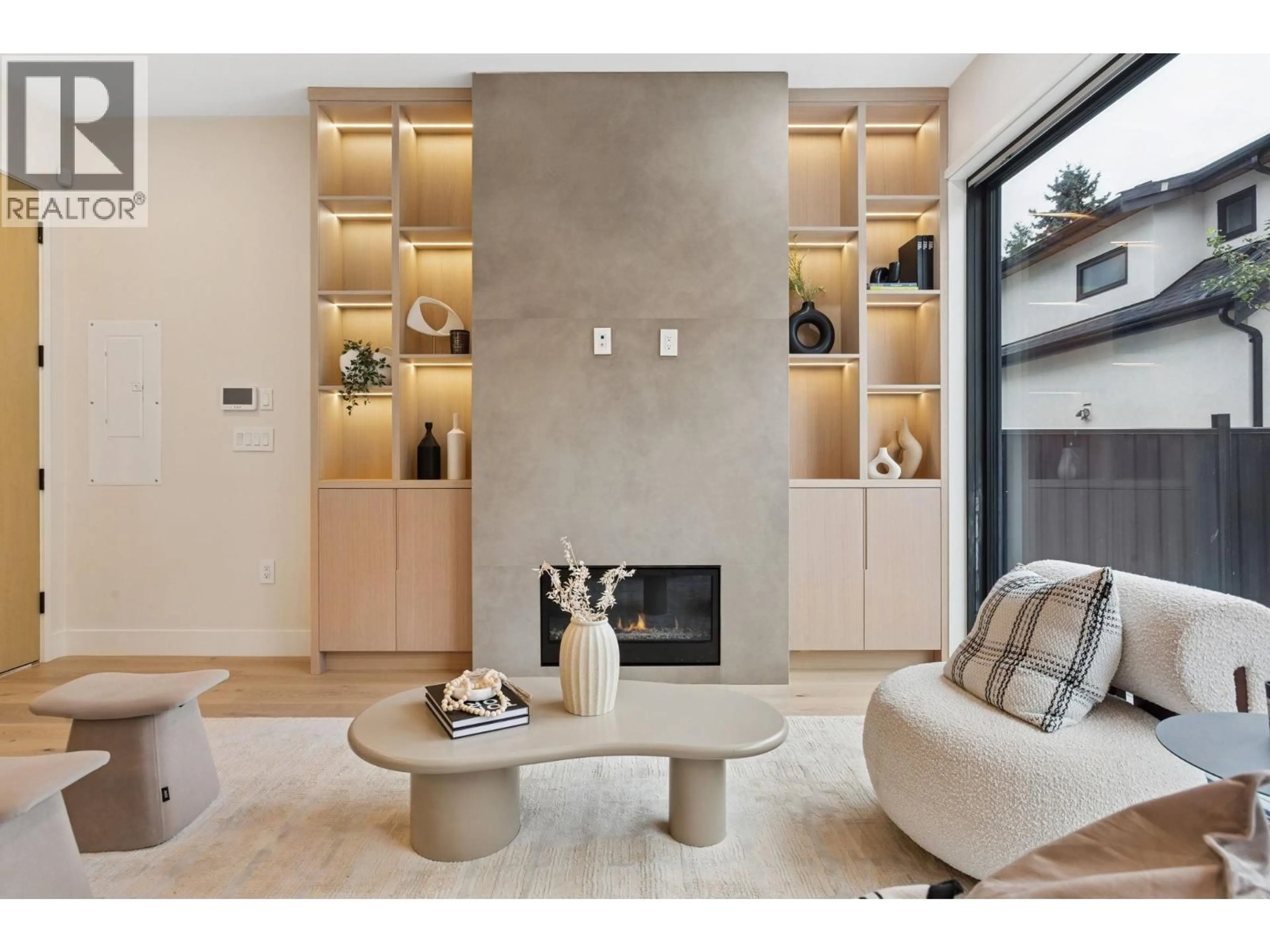 Living room with furniture, ceramic/tile floor for 2 - 448 20TH AVENUE, Vancouver British Columbia V5Y2C8