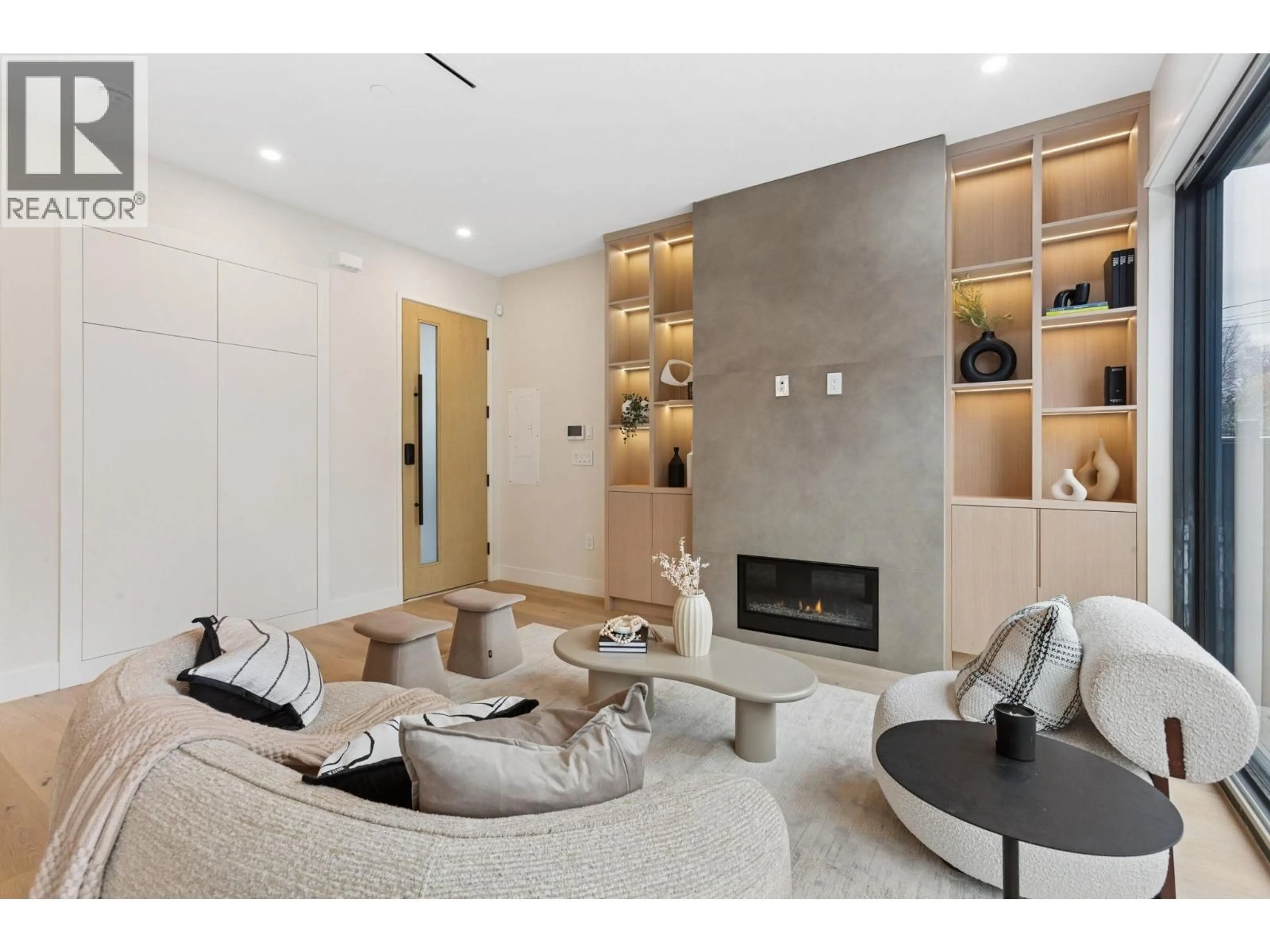 Living room with furniture, unknown for 2 - 448 20TH AVENUE, Vancouver British Columbia V5Y2C8