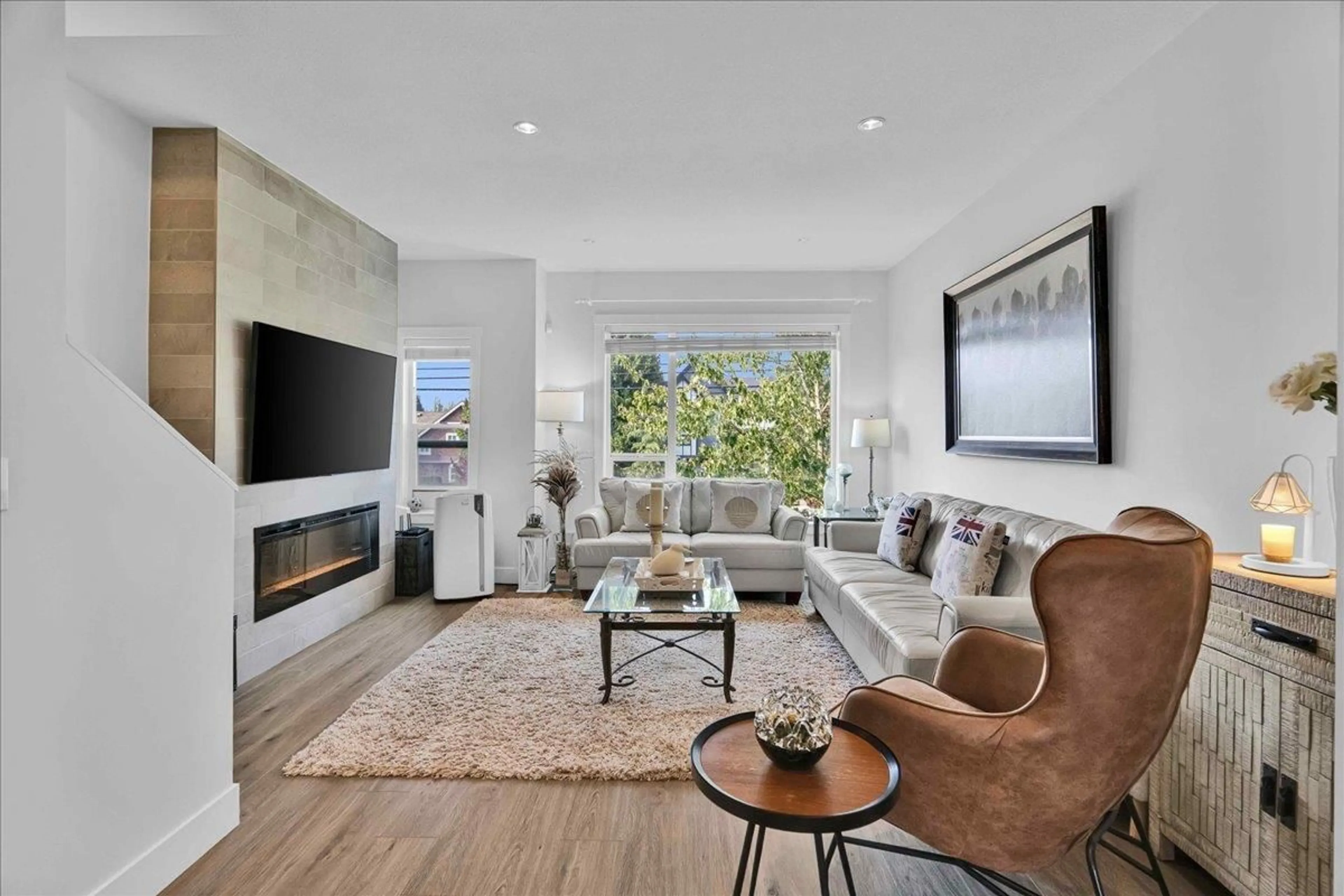 Living room with furniture, unknown for 20 - 16337 23A AVENUE, Surrey British Columbia V3Z0S3