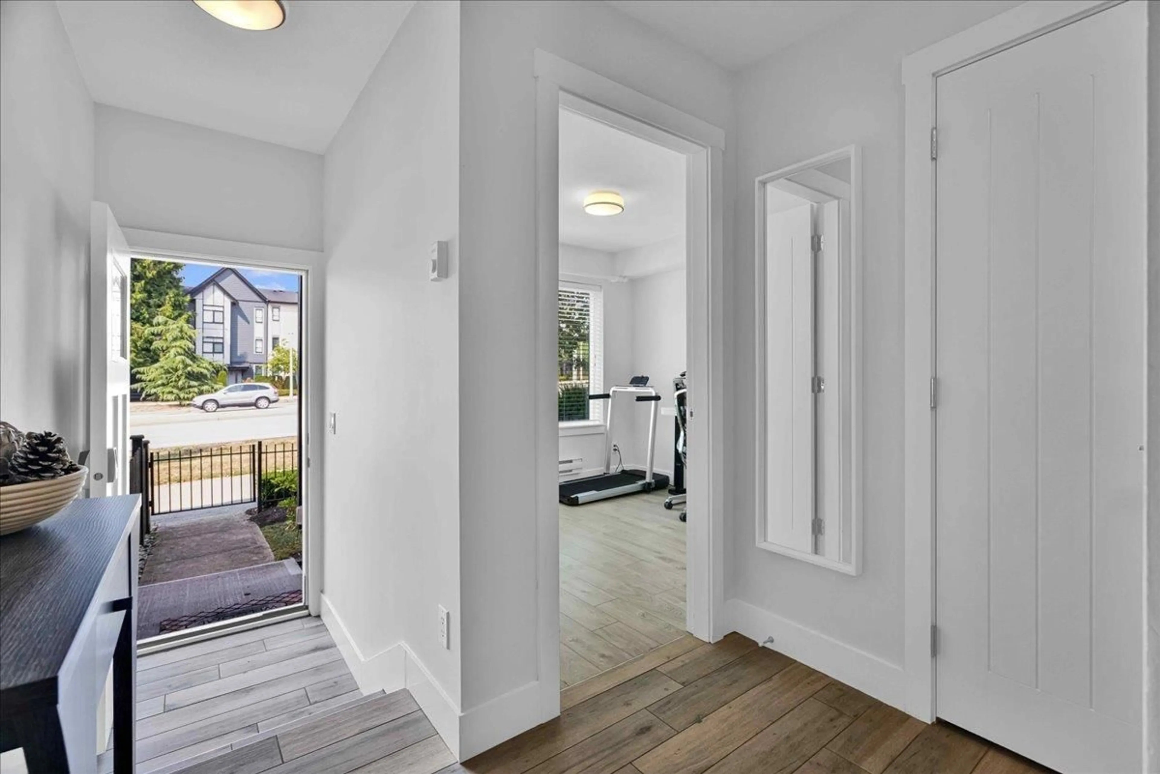 Indoor entryway for 20 - 16337 23A AVENUE, Surrey British Columbia V3Z0S3