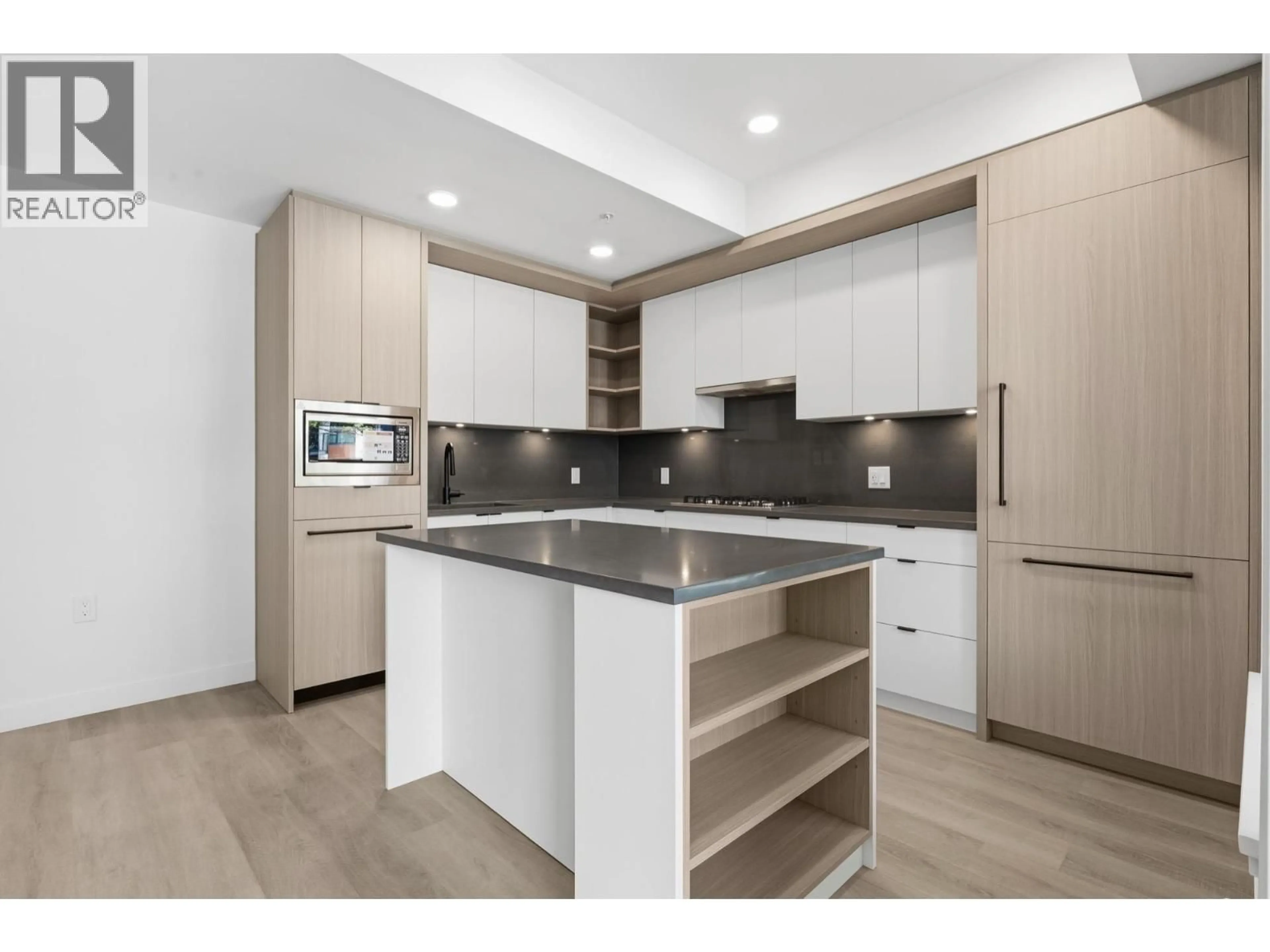 Unknown for 203 - 2268 BROADWAY, Vancouver British Columbia V5N0L2