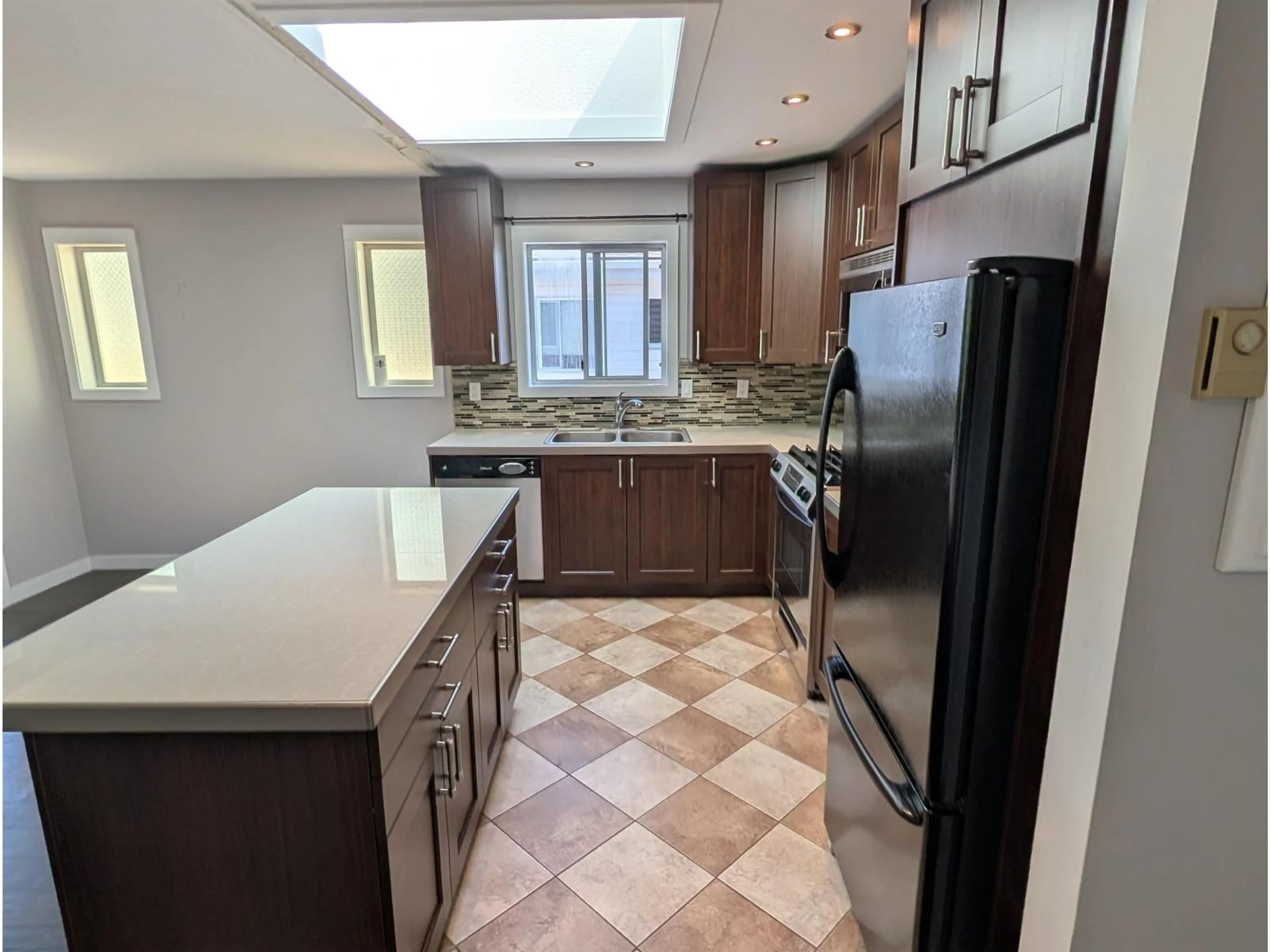 Standard kitchen, ceramic/tile floor for 2 - 9055 ASHWELL ROAD, Chilliwack British Columbia V2P8A8