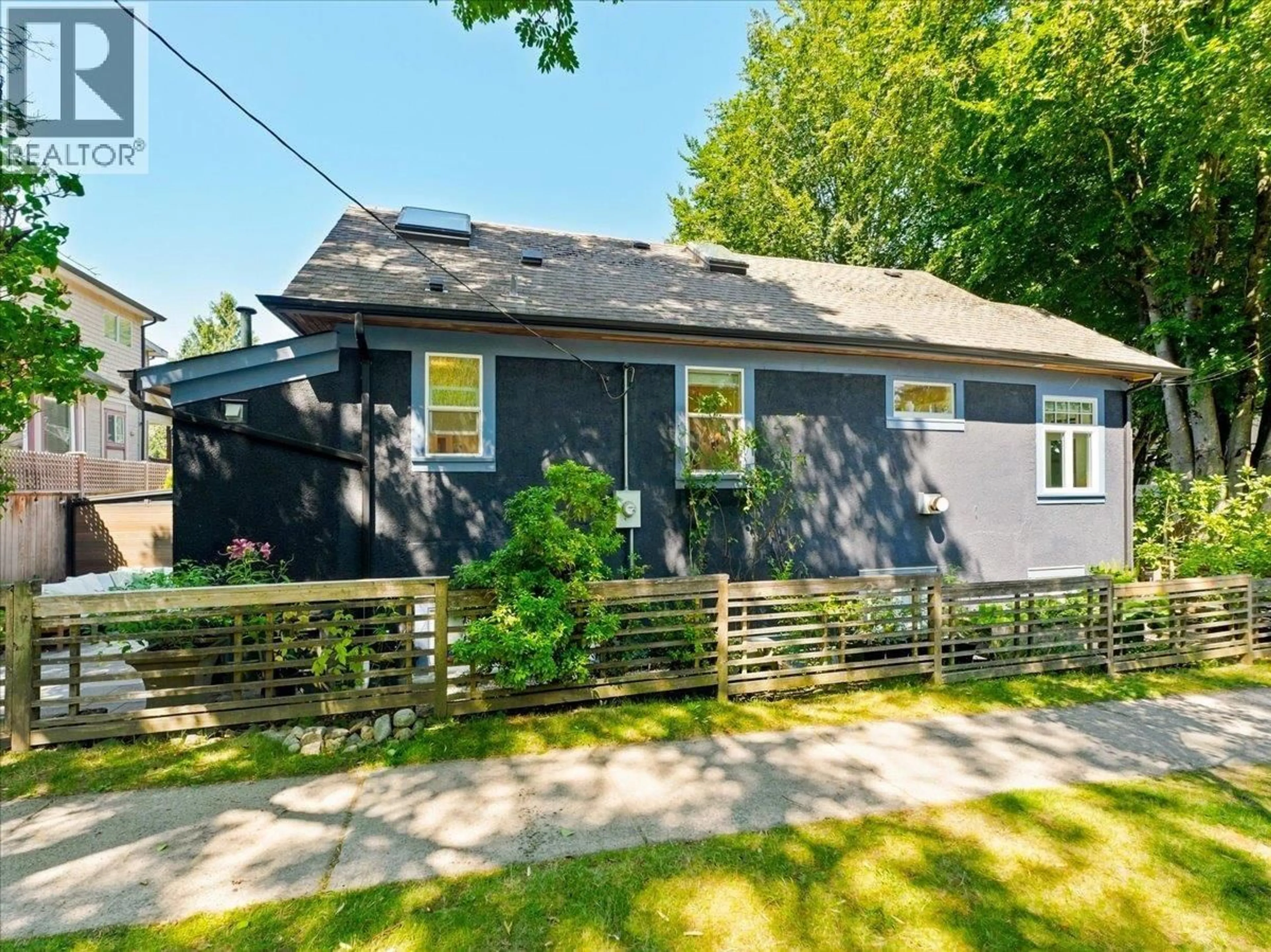 Unknown for 4399 QUEBEC STREET, Vancouver British Columbia V5V3L4