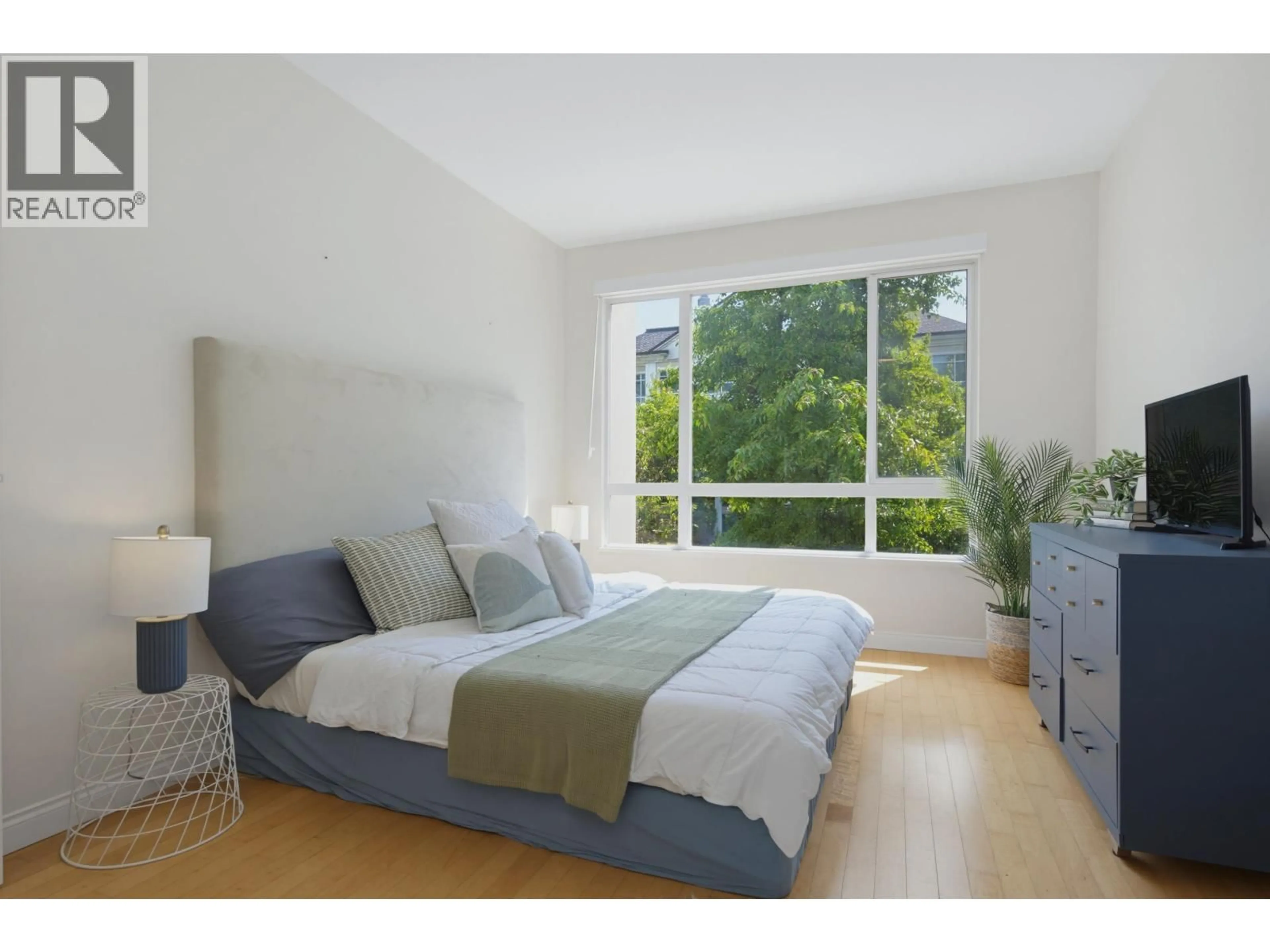 Bedroom with bed, unknown for 229 - 5735 HAMPTON PLACE, Vancouver British Columbia V6T2G8