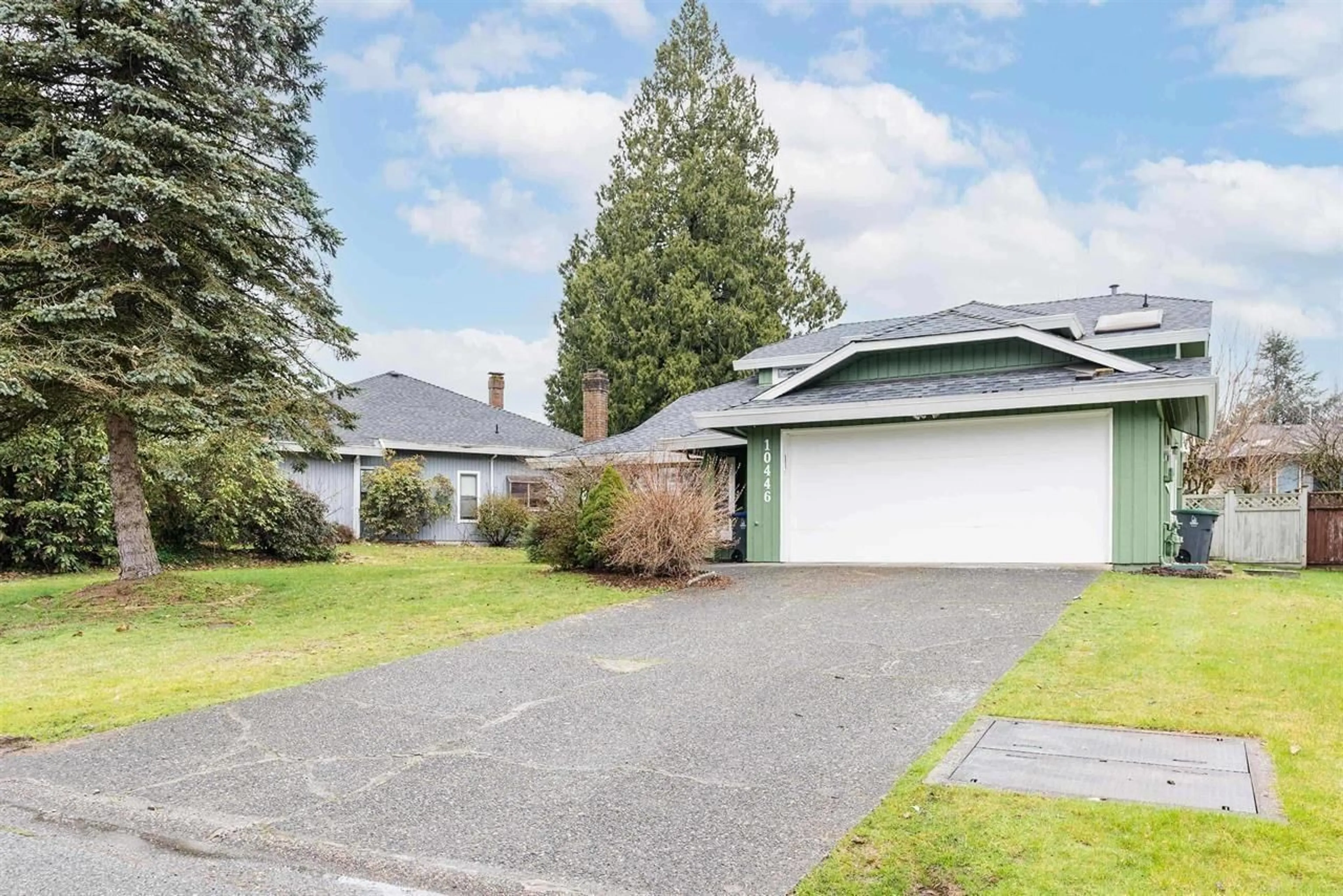 Home with vinyl exterior material, street for 10446 FRASERGLEN DRIVE, Surrey British Columbia V4N1T5