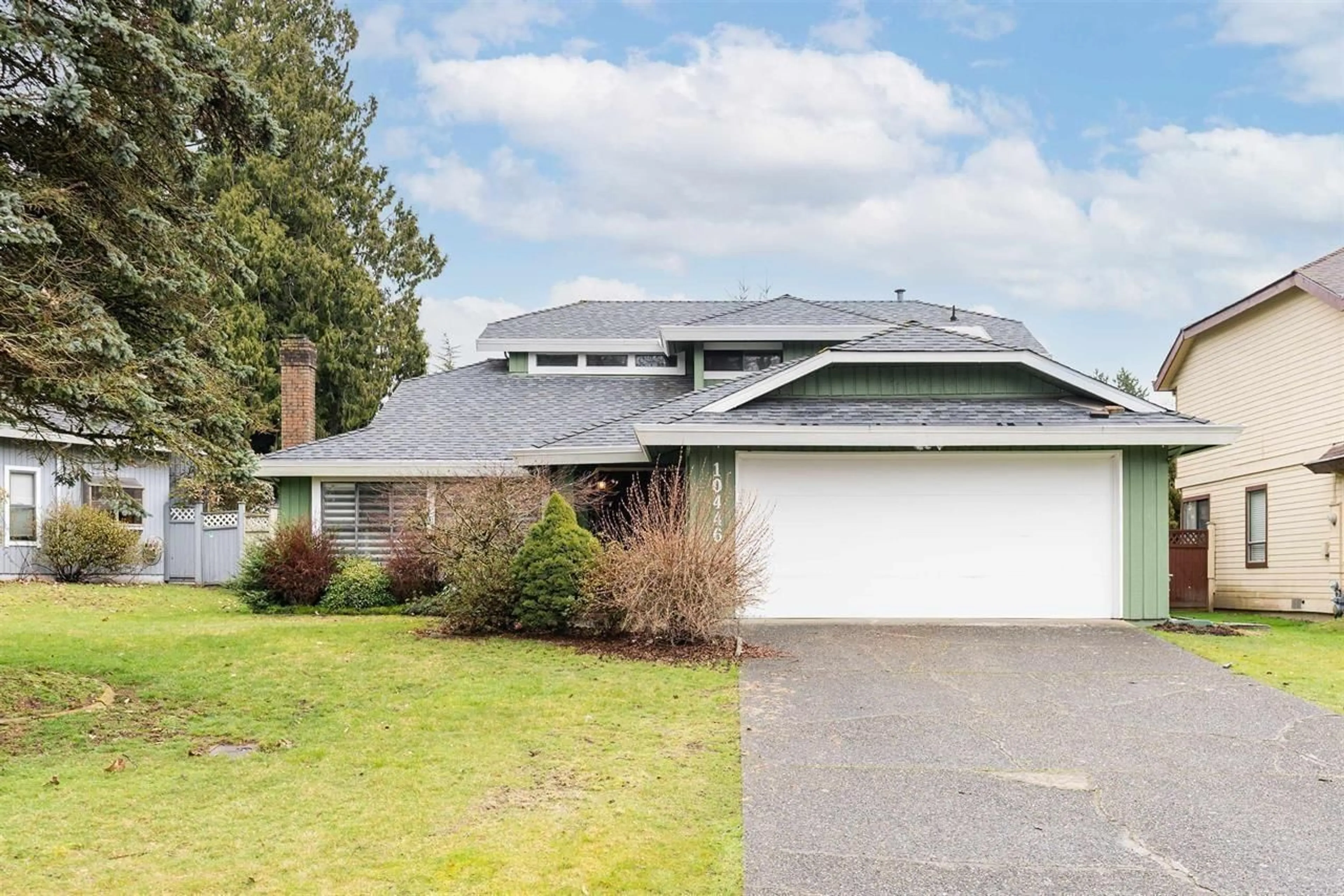 Home with vinyl exterior material, street for 10446 FRASERGLEN DRIVE, Surrey British Columbia V4N1T5