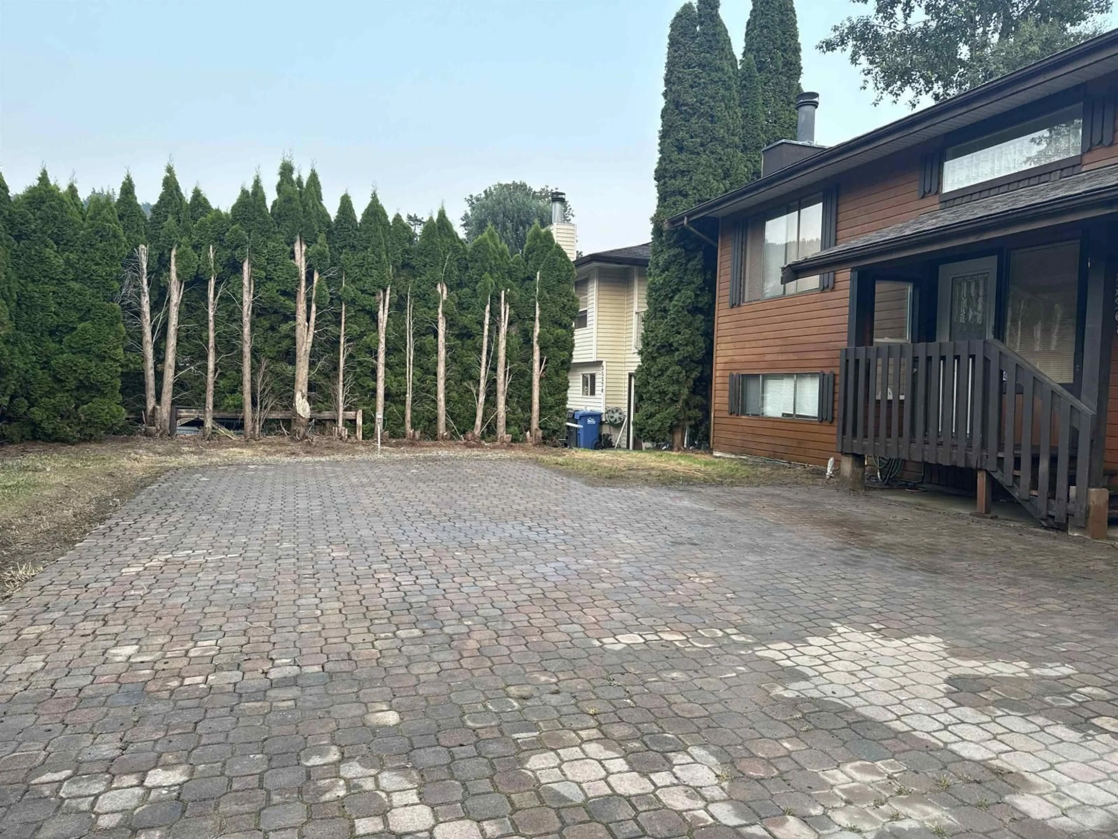 A pic from outside/outdoor area/front of a property/back of a property/a pic from drone, street for 35368 WELLS GRAY AVENUE, Abbotsford British Columbia V2S5W9