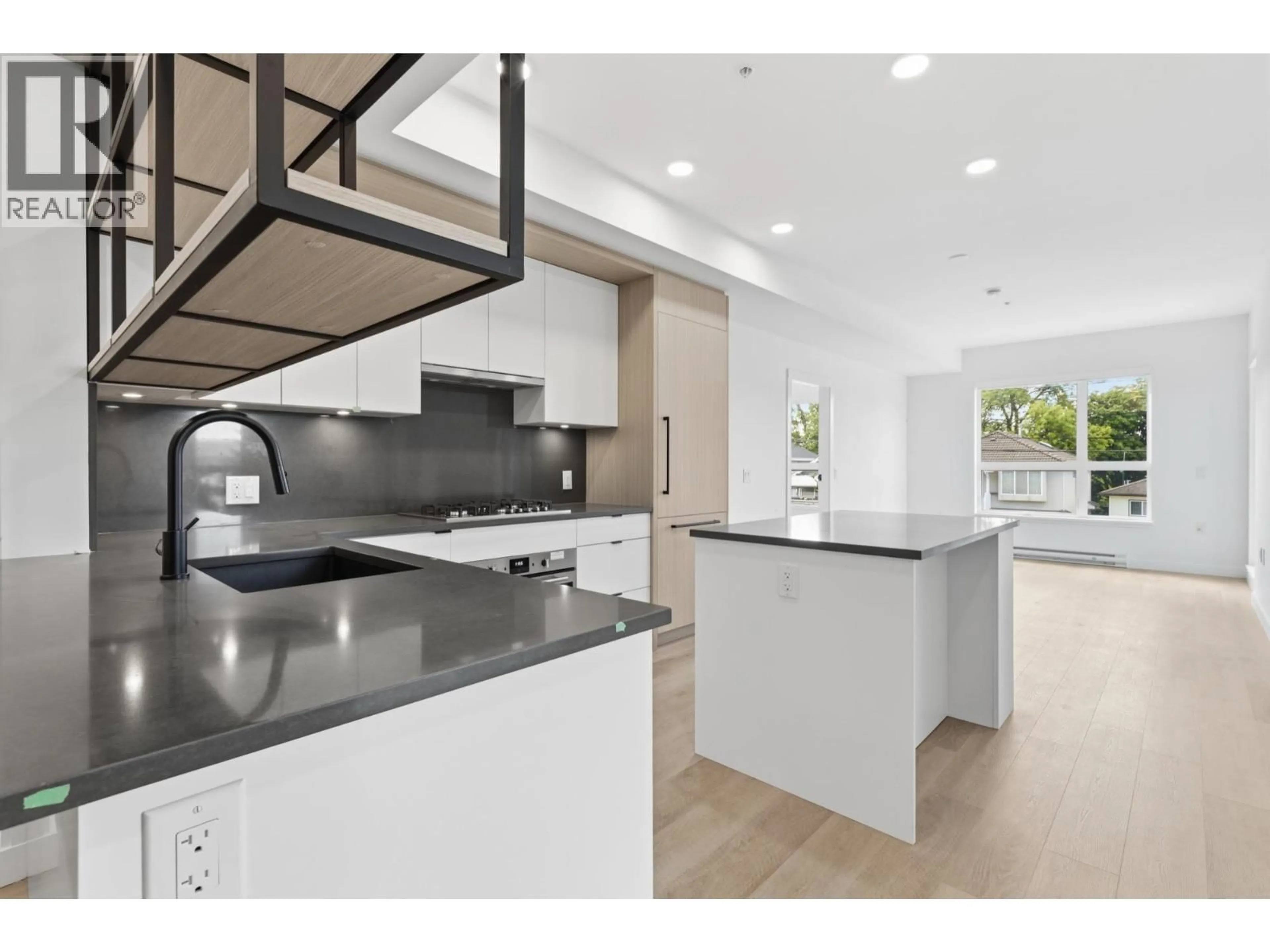 Unknown for 202 - 2268 BROADWAY, Vancouver British Columbia V5N0L2